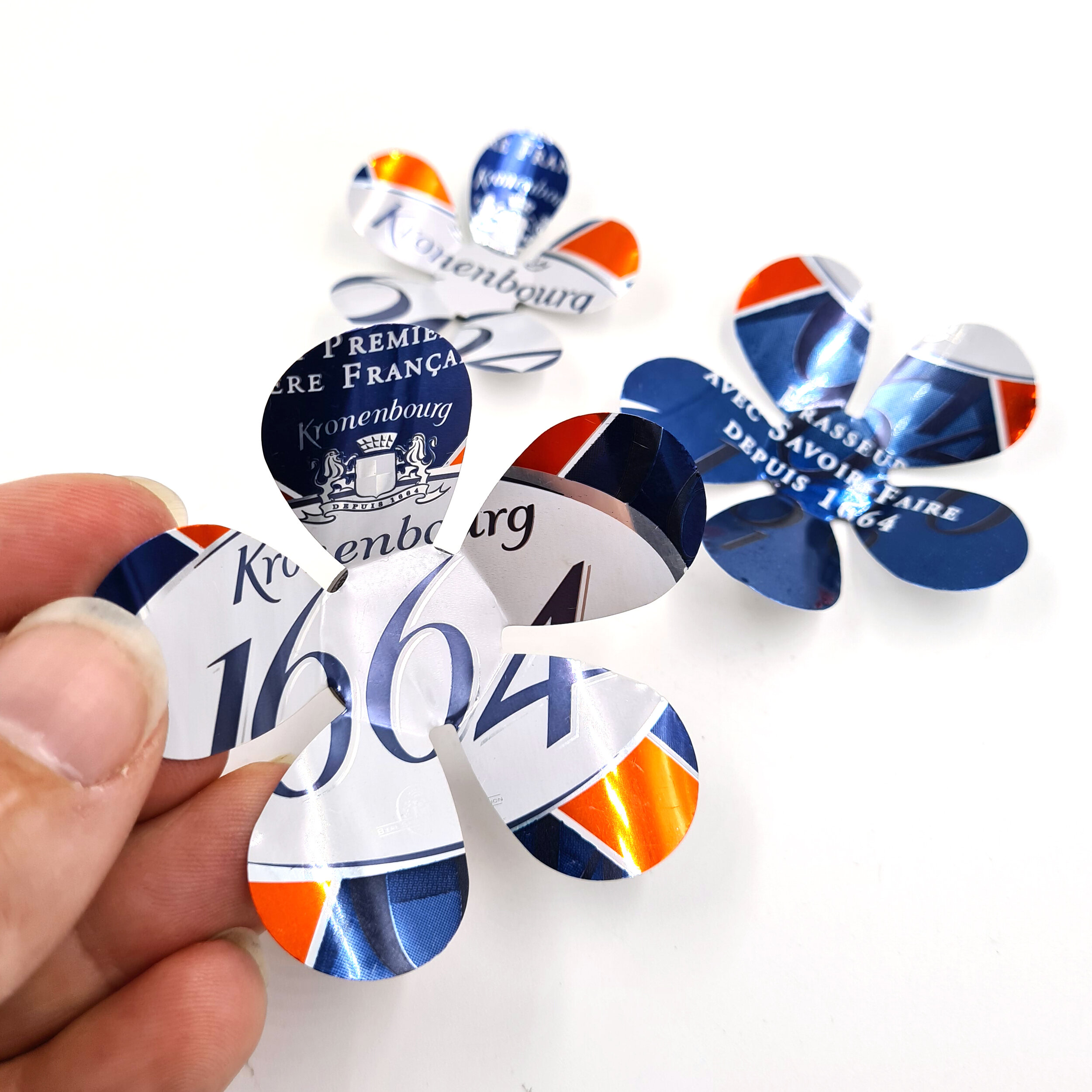 Kronenbourg 1664 Can blue and red eco Flower Magnets holding 