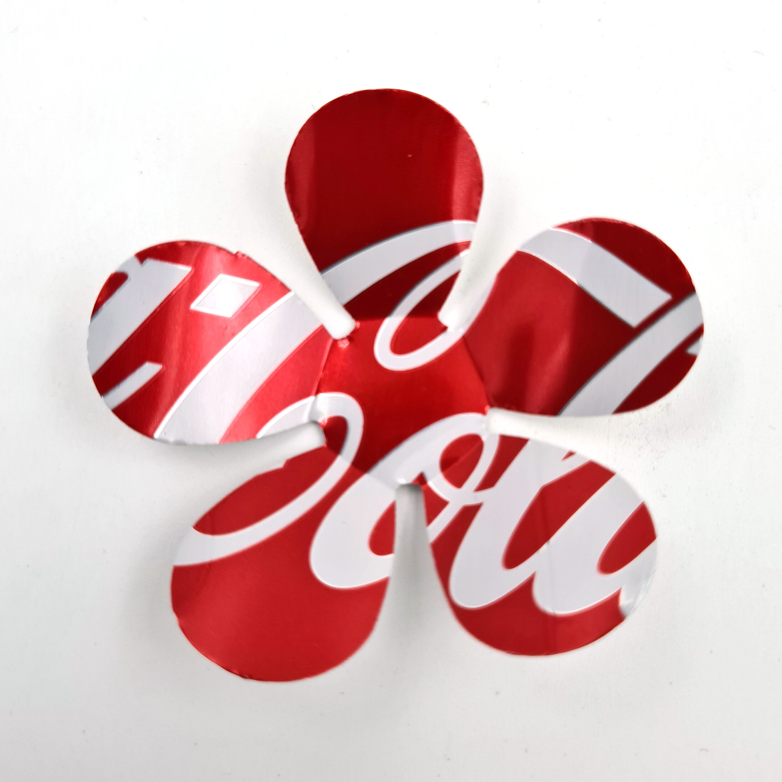 Coca-Cola Can vibrant red  sustainable Flower Magnets