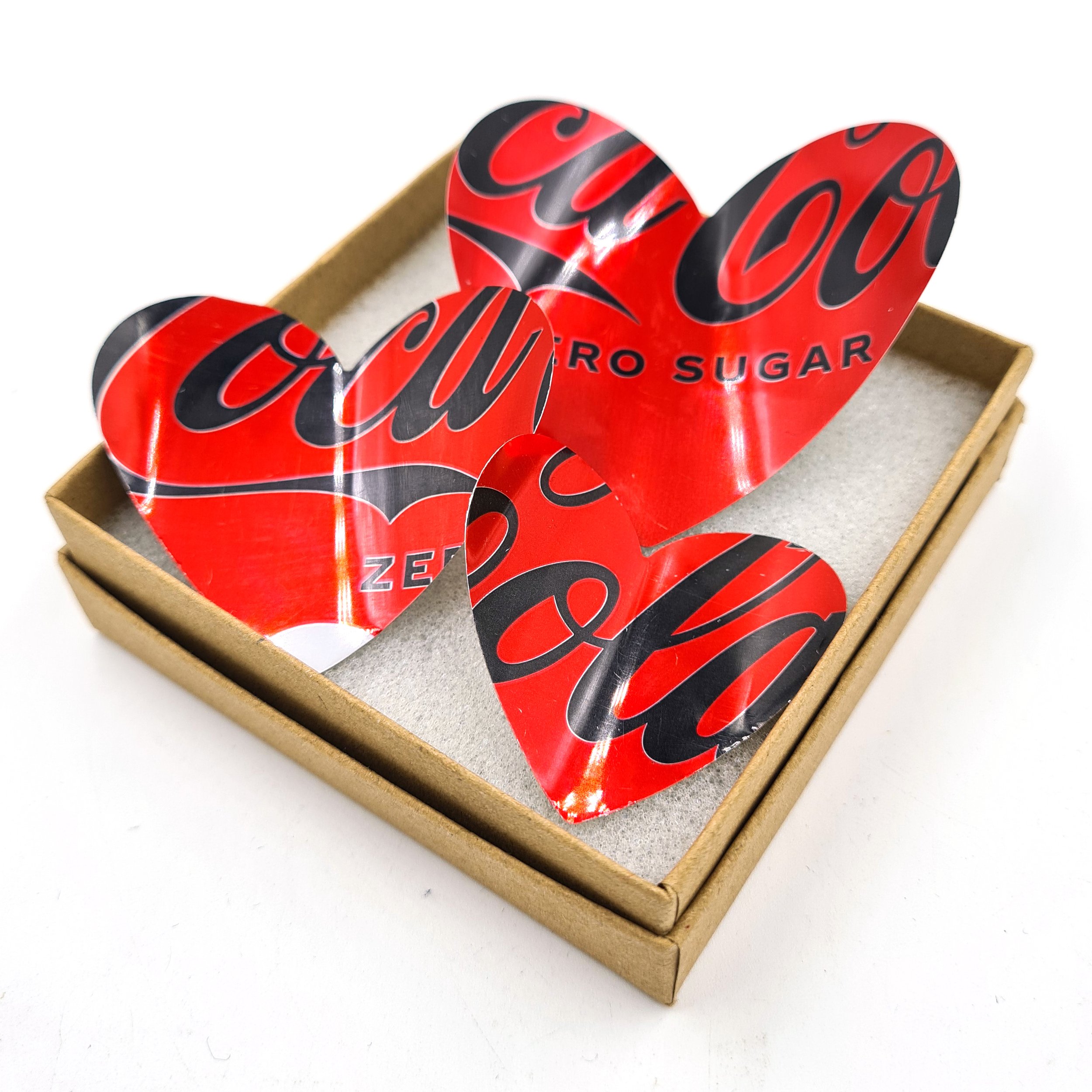 Coke Zero reycled can magnets Hearts 4 with gift box.jpg