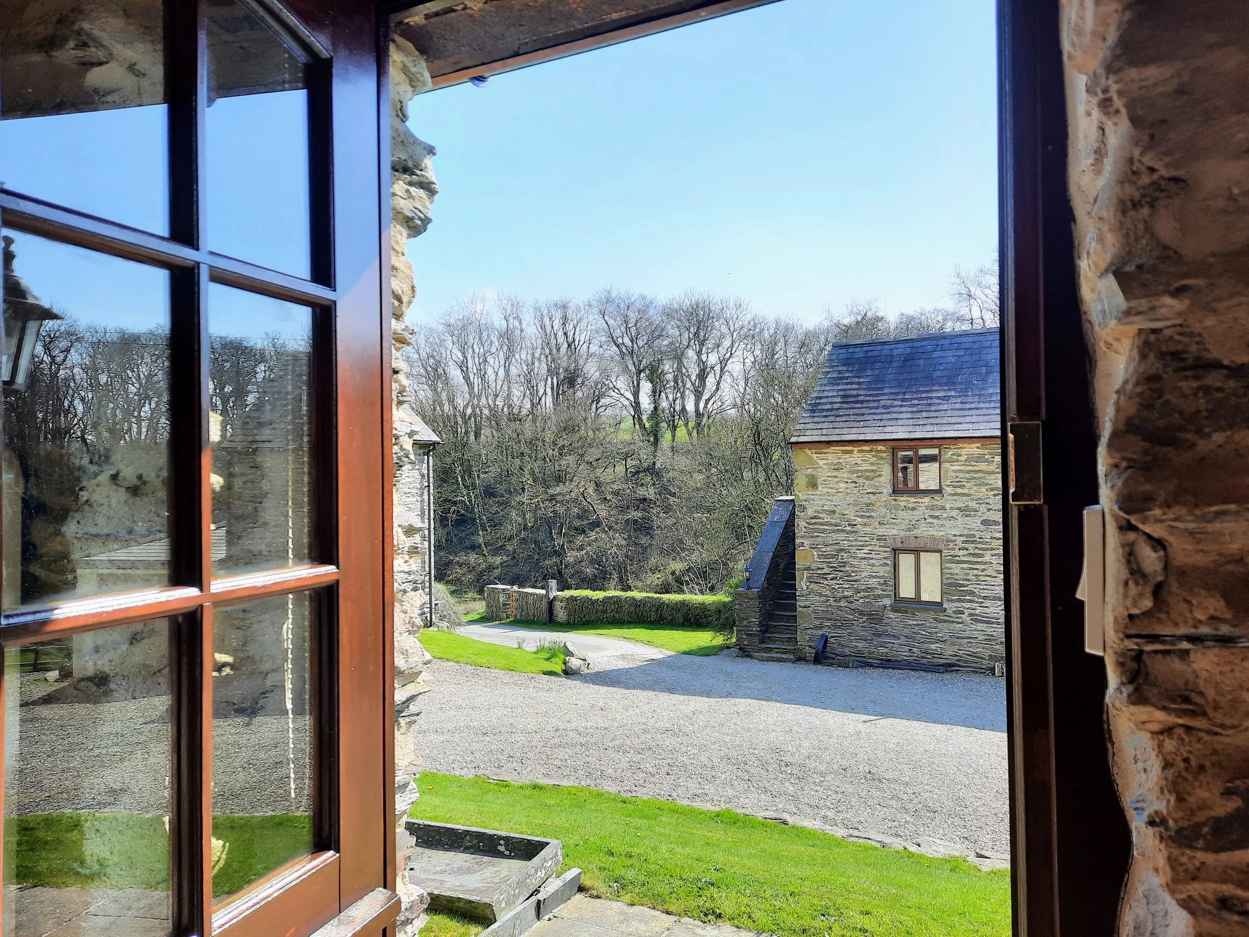 Oak Cottage - Families - Spacious and central to the courtyard
