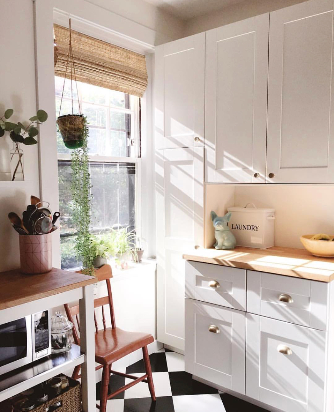 Above: A kitchen in White Dove with Simply White Trim. You can see how White Dove is just a hair warmer than Simply White (White Dove has slightly pinker undertones).
