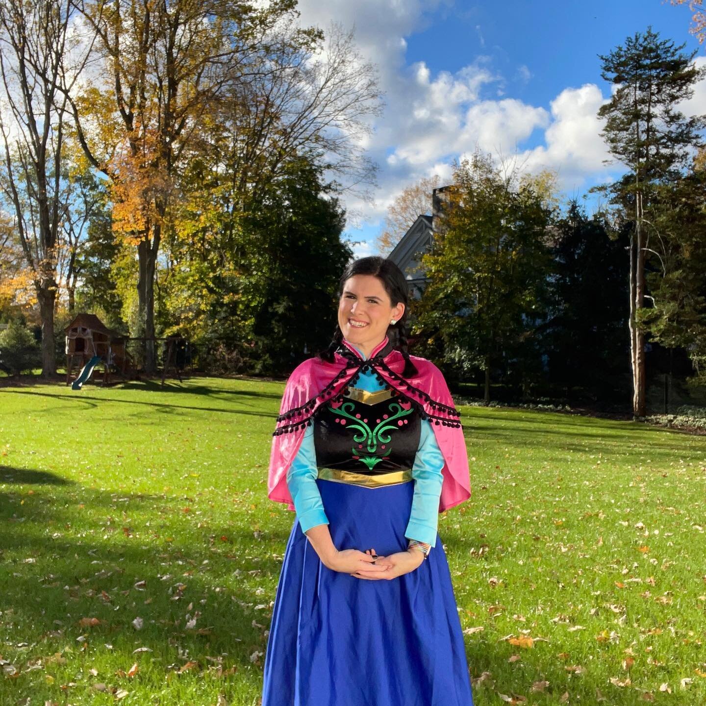 I was very happy to indulge my kid&rsquo;s request that I dress up as Anna this year because I&rsquo;m pretty sure if Frozen had existed when we were kids, Anna would have been the princess I related to the most. This is because she:
❄️is unapologeti