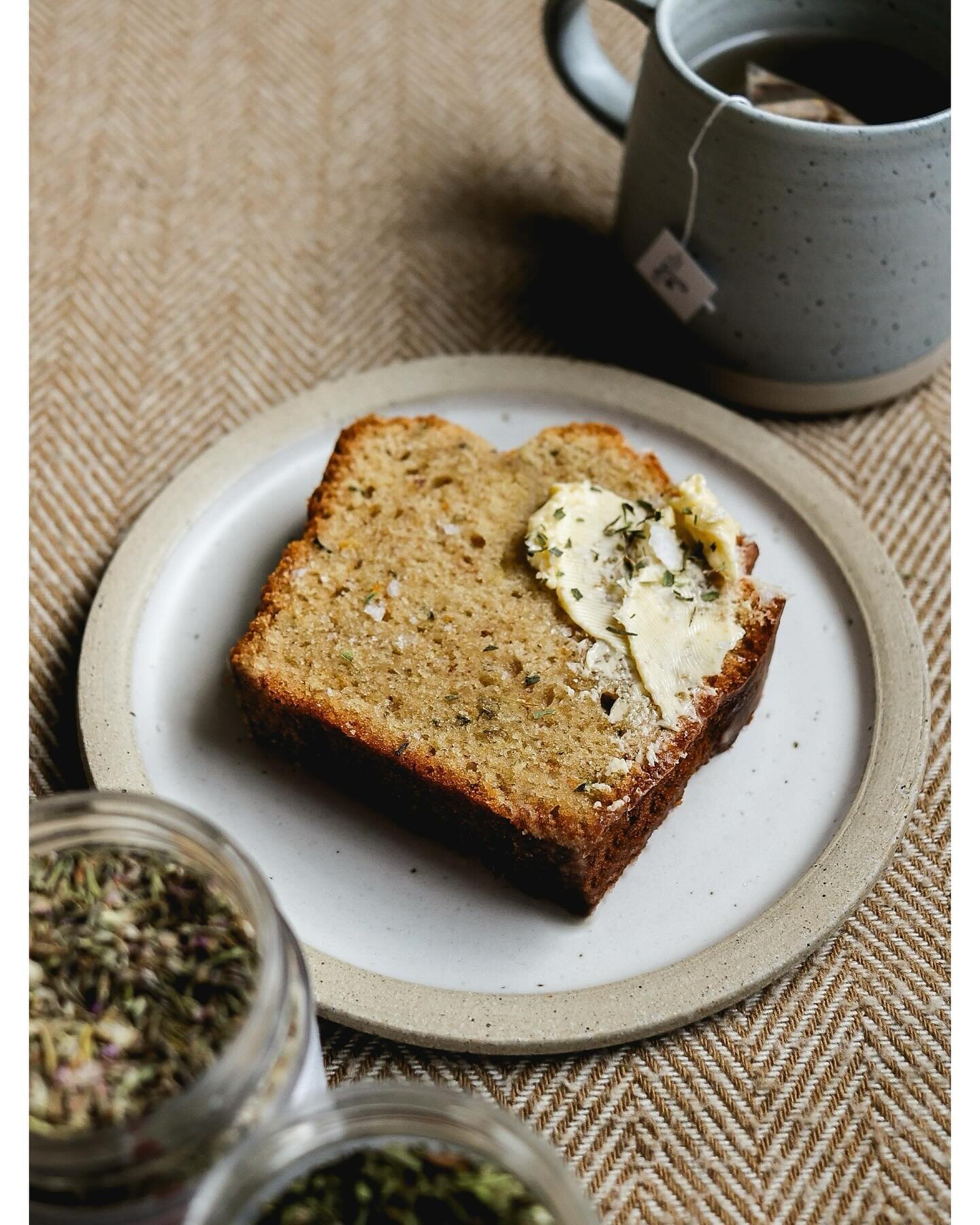 A cake for tea, made in collaboration with the lovely @rhoeco and perfect for cozy winter days. This Almond and Orange Cake with Thyme has a moist, nutty crumb and crunchy, glaze-coated crust, all brightened by fragrant orange and thyme. It&rsquo;s a