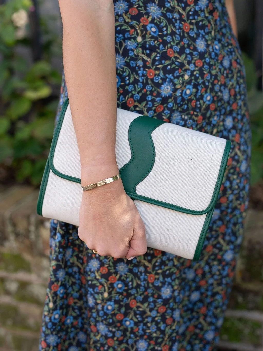 A little festive spin on our Allie clutch! 💚 I am so excited to share our new canvas collection with you next Tuesday set your alarms for 10 am est!