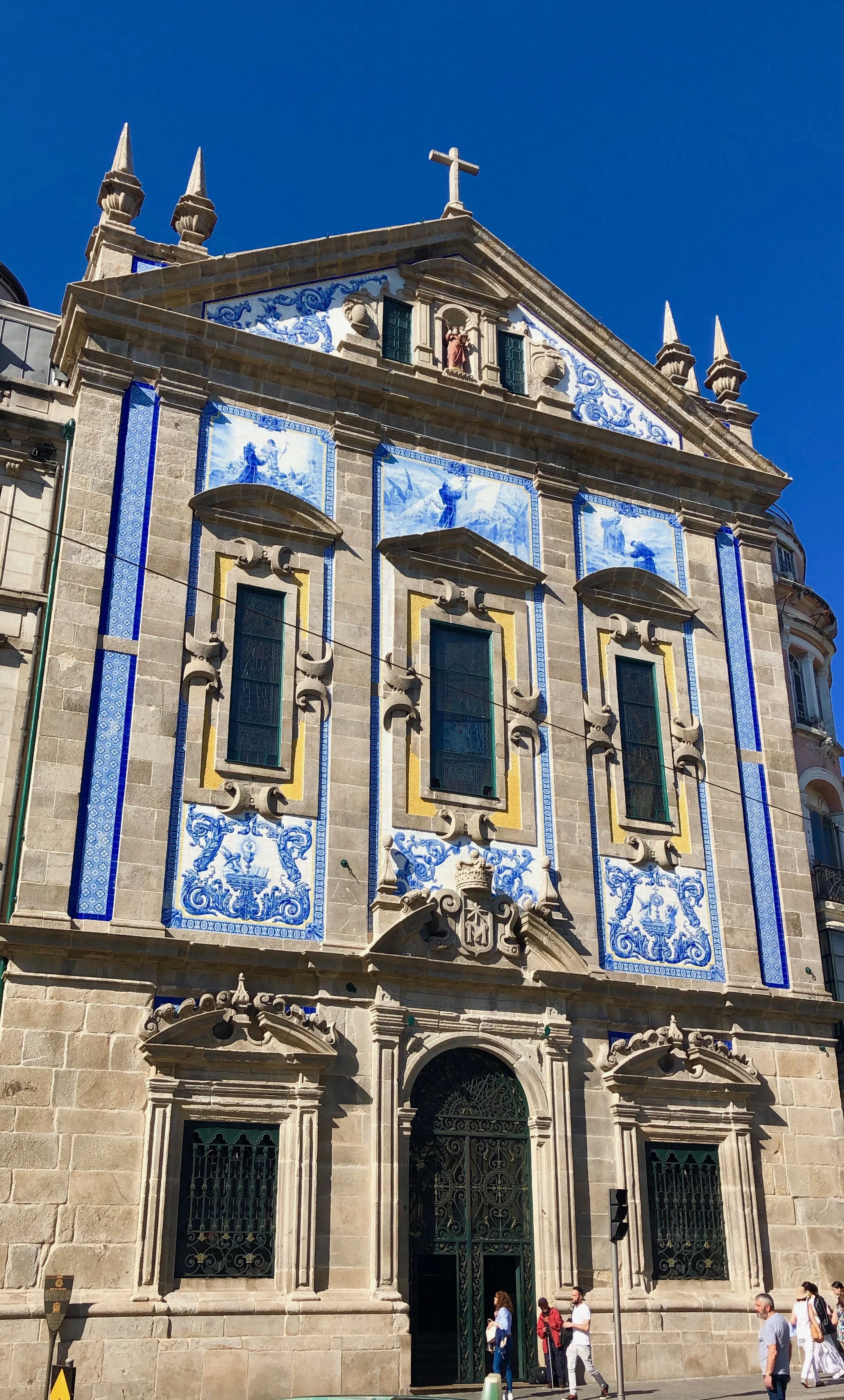 building in Porto .jpeg