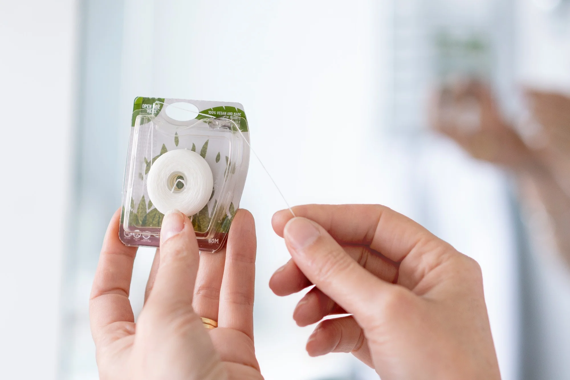 plant-based-dental-floss-how-to-use.jpg