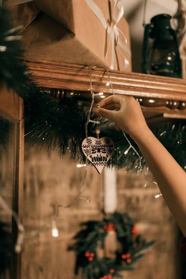 New on the Blog: Grab a tipple/beverage of your choice and settle down for some relaxed Lil-style crafting with Niamh &amp; @rockandbirdshop 

Comment CHEERS! and we'll send you the link :-)

#christmascraft #shoplocal #shopindependent #makeityoursel