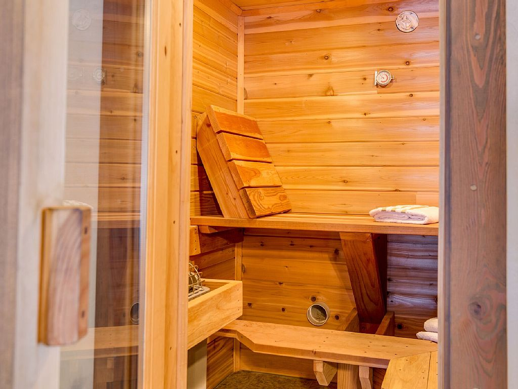 Master Suite Sauna.jpeg