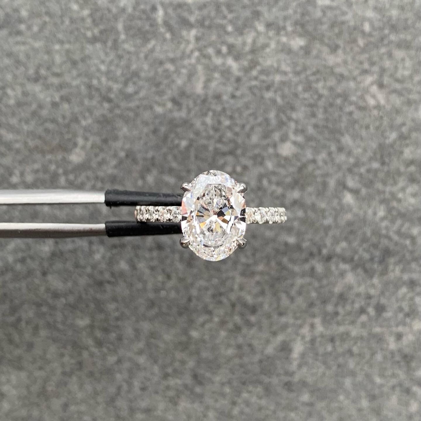 Custom Handcrafted Engagement Ring to celebrate 2021 and a new engagement! 🥳🍾🎊👏🎈
An Oval GIA certified Brilliant Diamond made with a hidden halo and ruby signifying her birthstone in the inside of the band. 
Swipe 👉 to see the hidden halo!
&mda