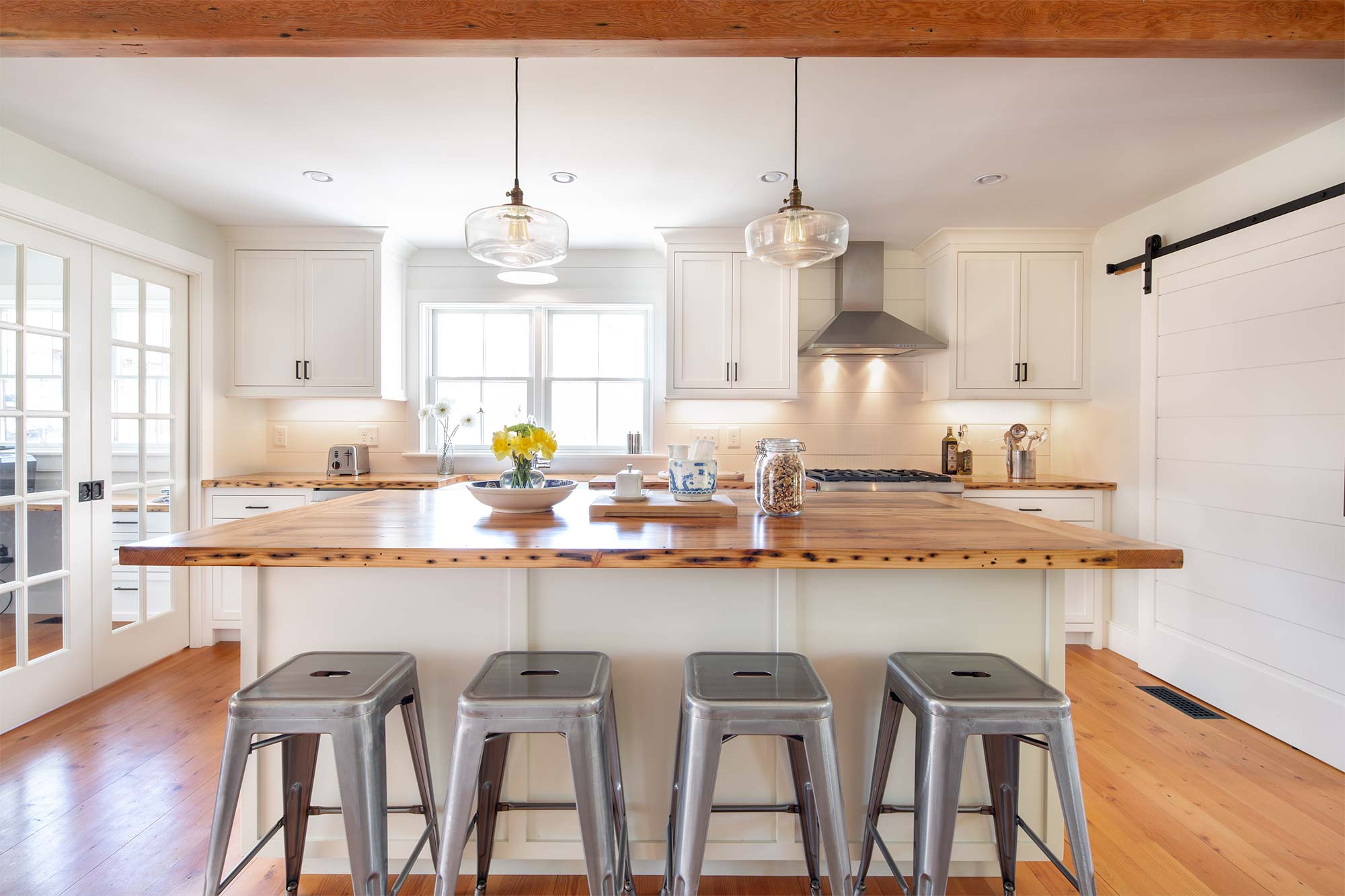 kitchen-straight-flat-lightsOn.jpg