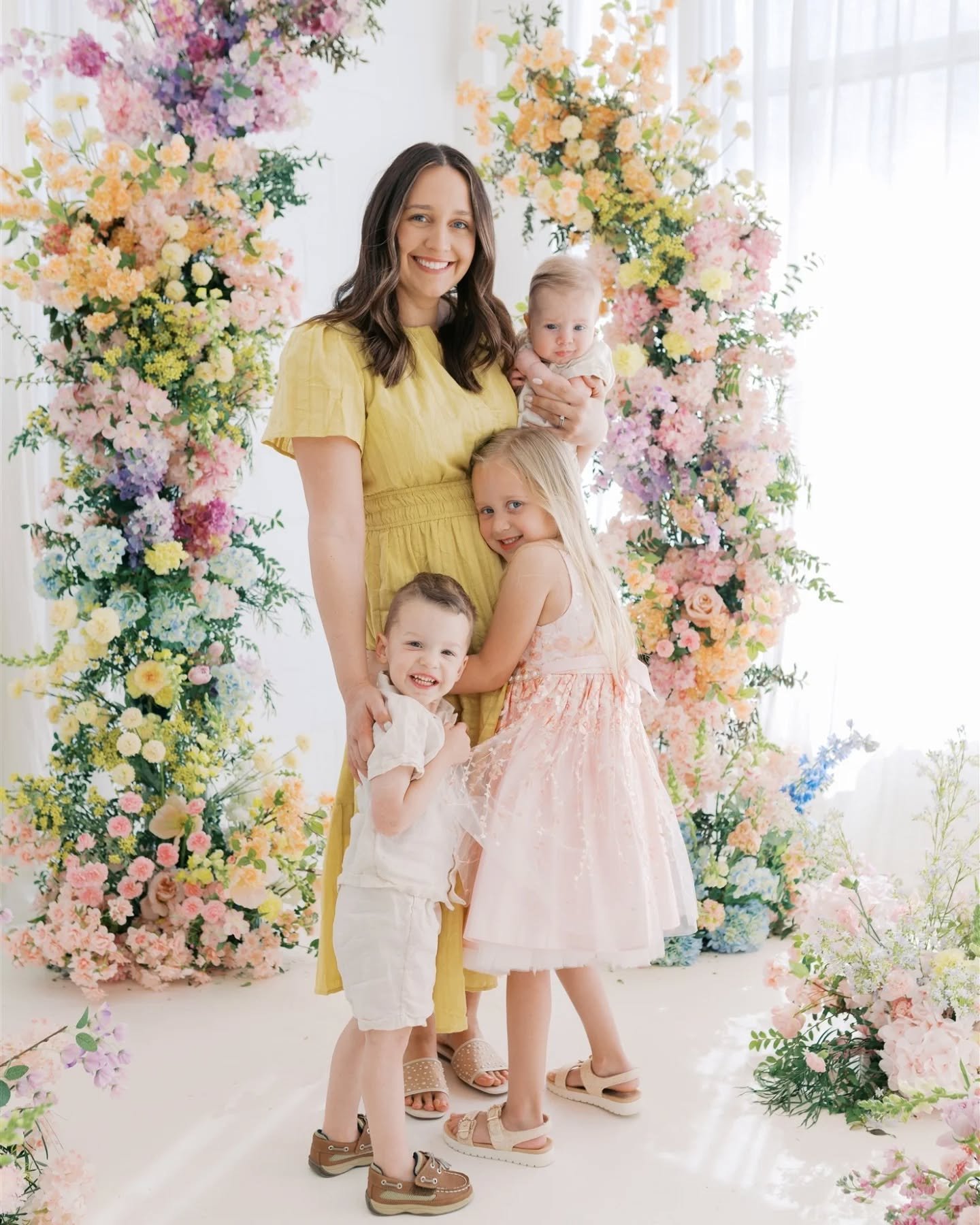 These floral sessions were everything I dreamed they'd be 🌸 so glad I was able to snag some time at @firstnorthco with the most beautiful installation by @eversomethingevents