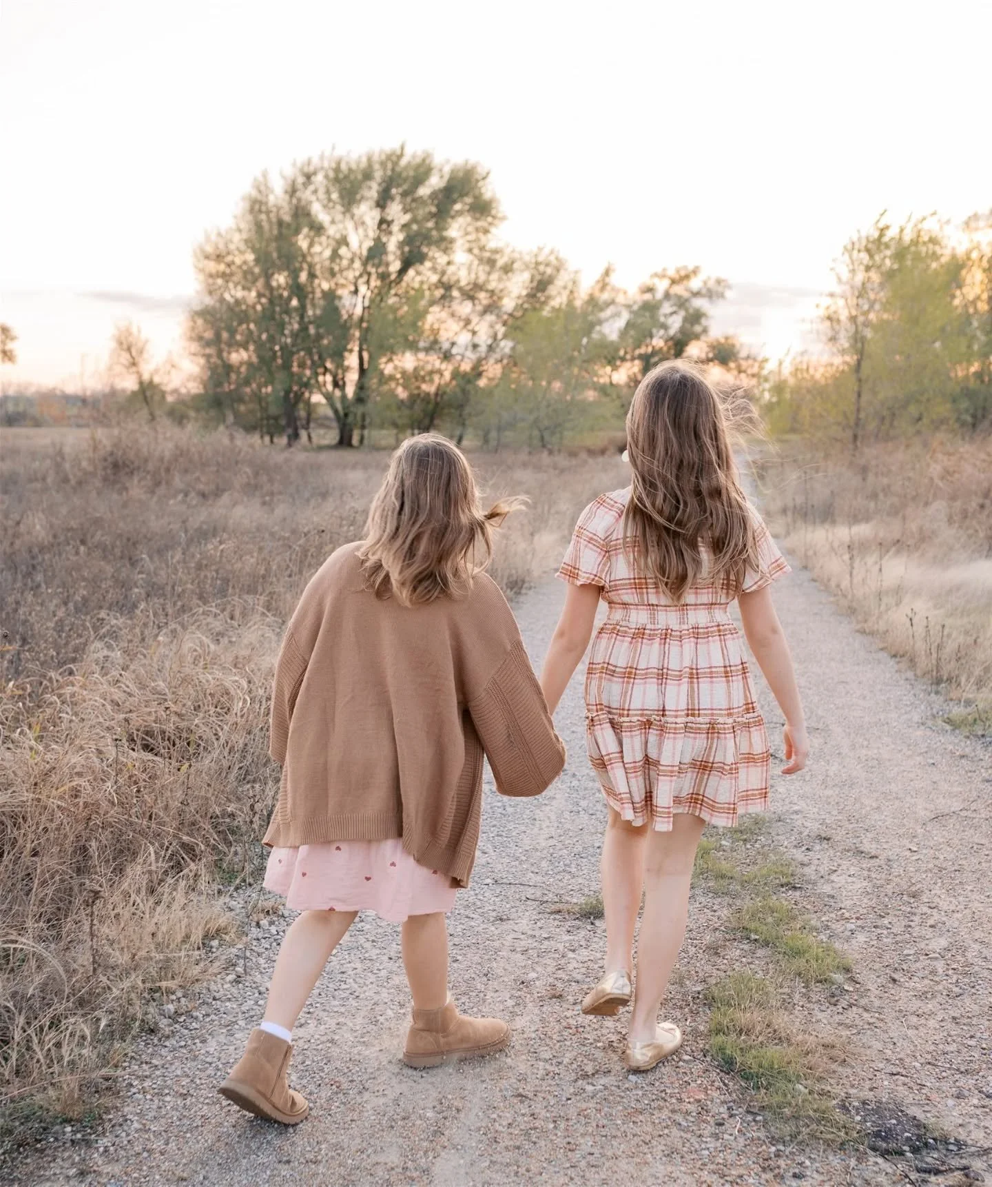 It's that time of year again! My fall minis are open for booking! Link in profile. Only 6 sessions left right now! I'm also booking full family sessions, and a select number of newborns. I won't be shooting anything after Thanksgiving, so don't wait 