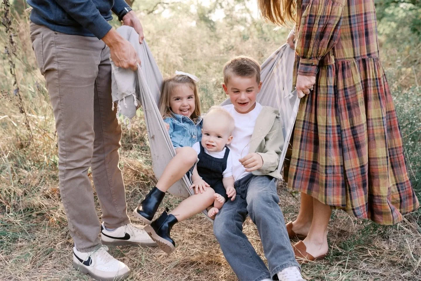 Reminder that you can follow the link in my profile and book your own autumn mini session right now! I've had a few changes and even ADDED a date, so if you looked before and didn't see a time that worked, check again because I'm nearly booked up for