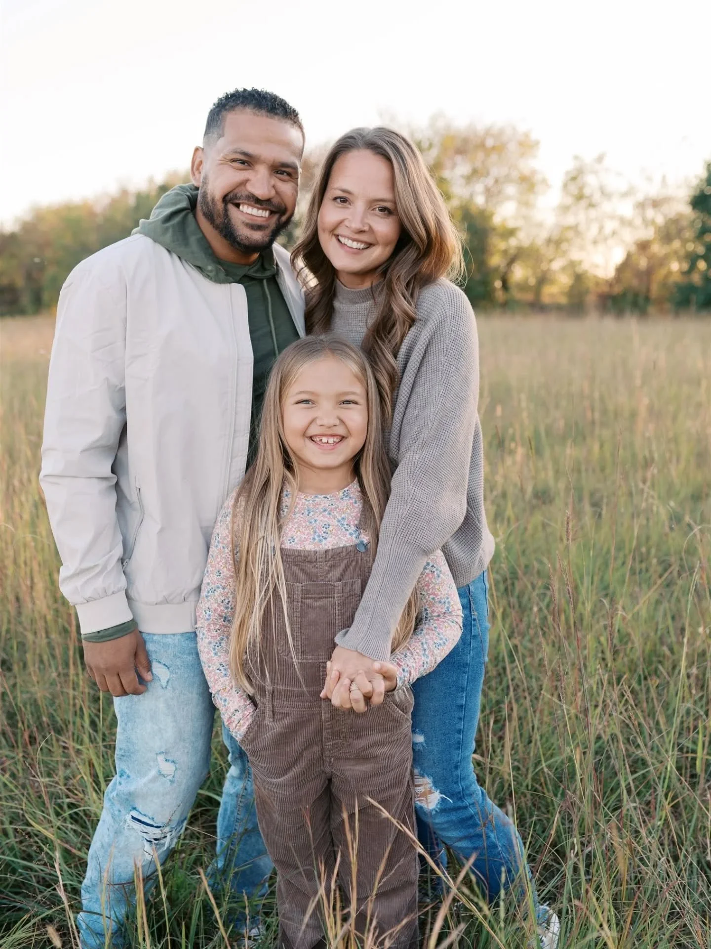 This family was just hoping for some good sunset pictures, and boy do I think we nailed it at @sunnyacres_farm last weekend ✨