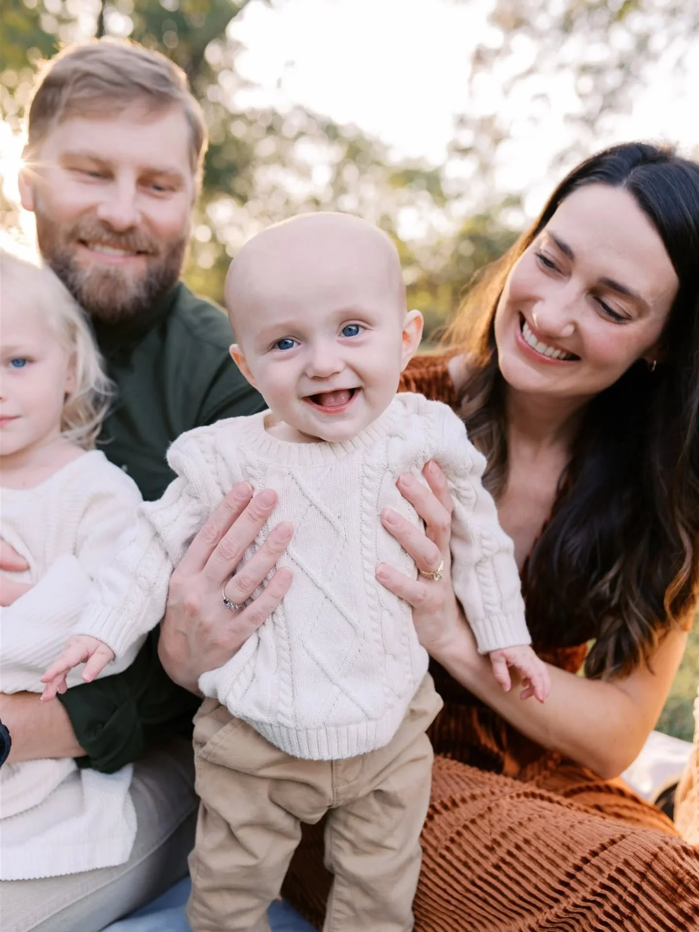 I'm telling y'all, hiring the same photographer year after year is clutch. Your kids will get to know that person, everyone (including dads!) will be more relaxed, and you'll have years of beautiful family photos at the end of it ❤️