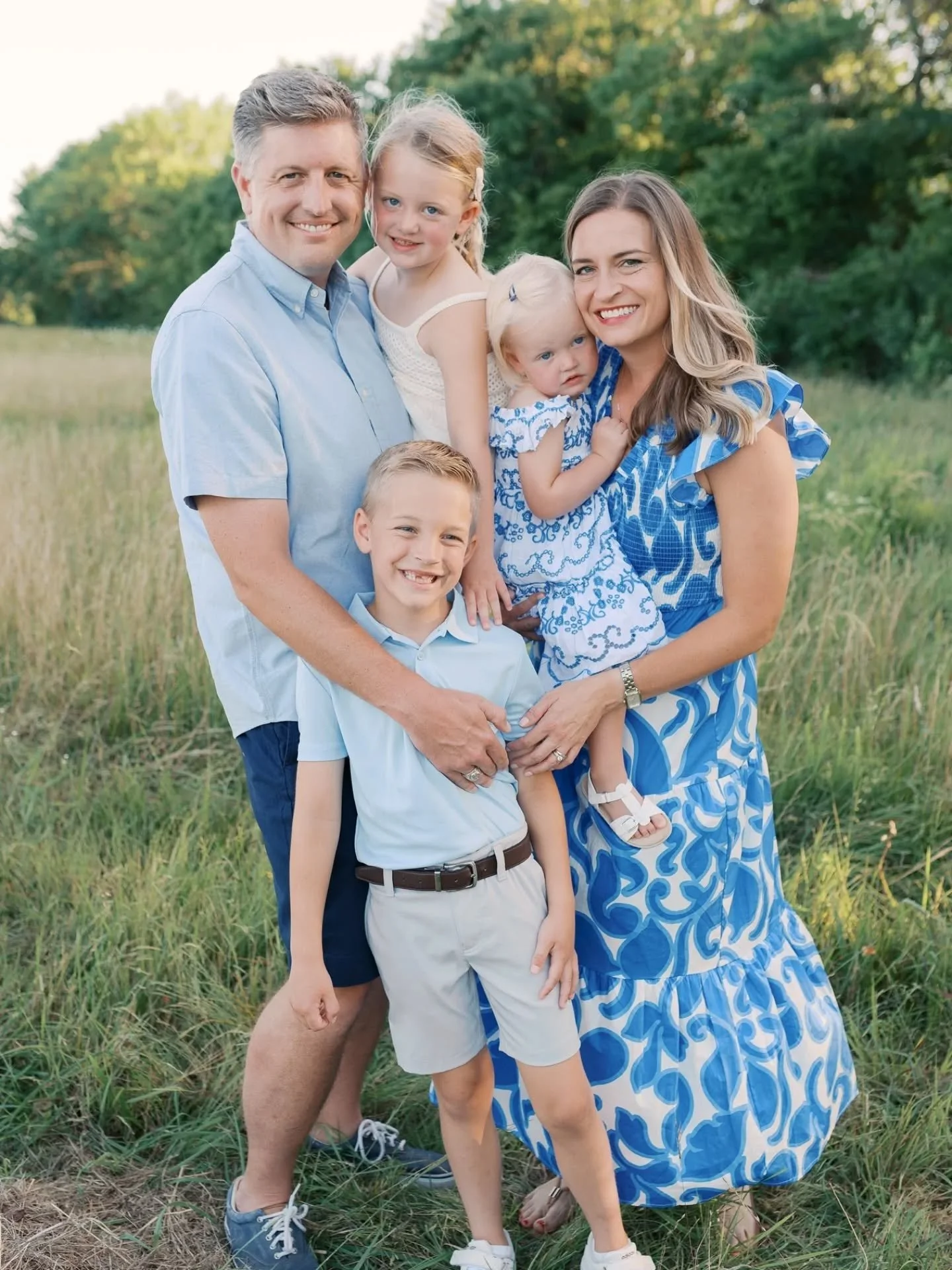 These spring sessions at @sunnyacres_farm make me want to go back all summer. Anyone need a flower session or field session here this summer??