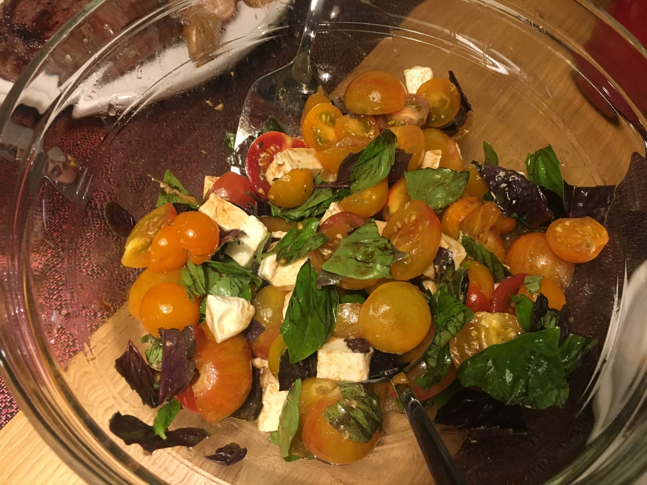 Salad with cherry tomatoes, mozzarella, basil