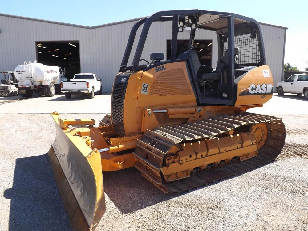 Dozer 650L Case With 6 Way CCM Rental Dozer 650L Case With 6 Way CCM Rental
