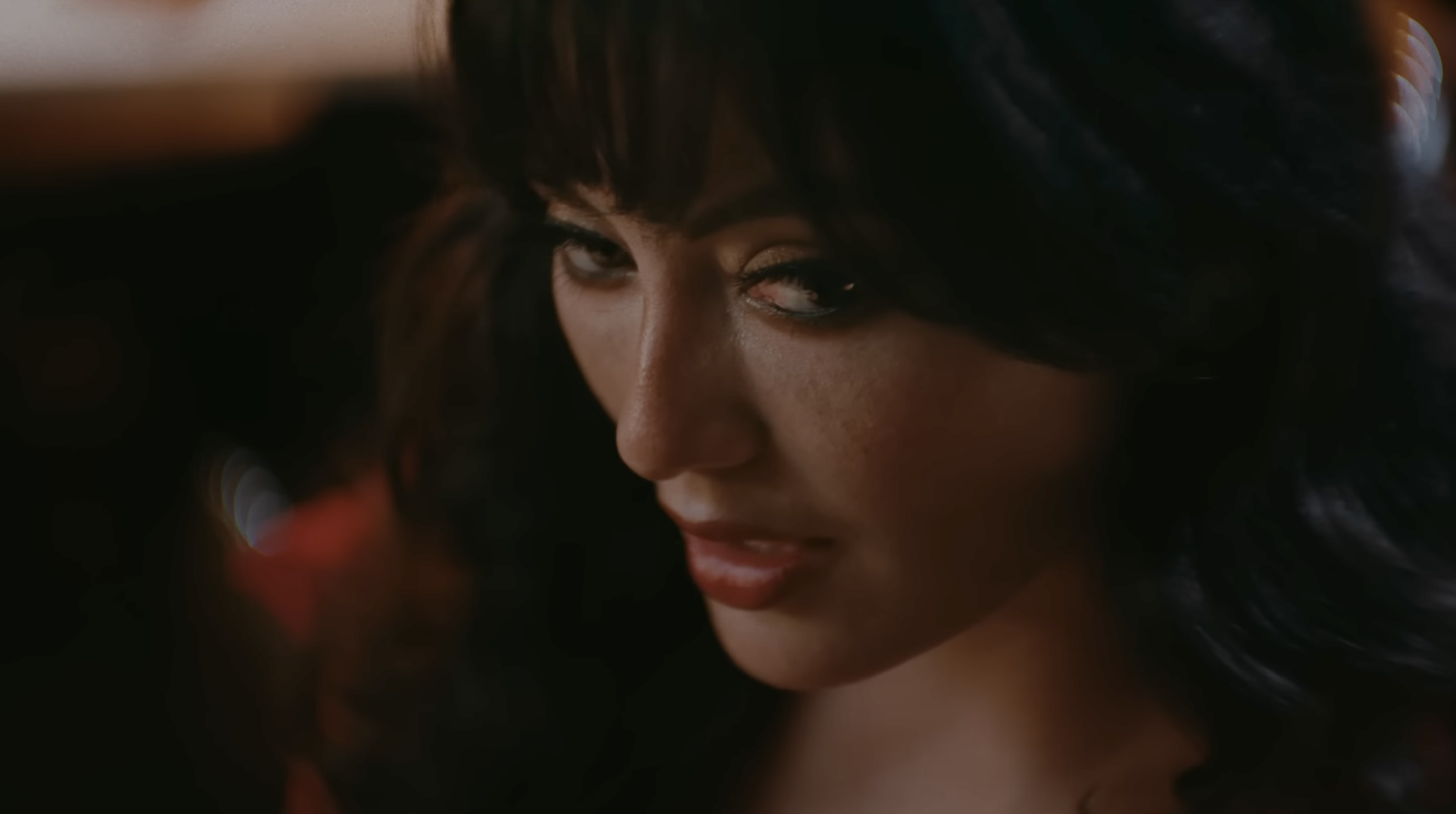 Ouida - Everybody's Girl (Official Video)