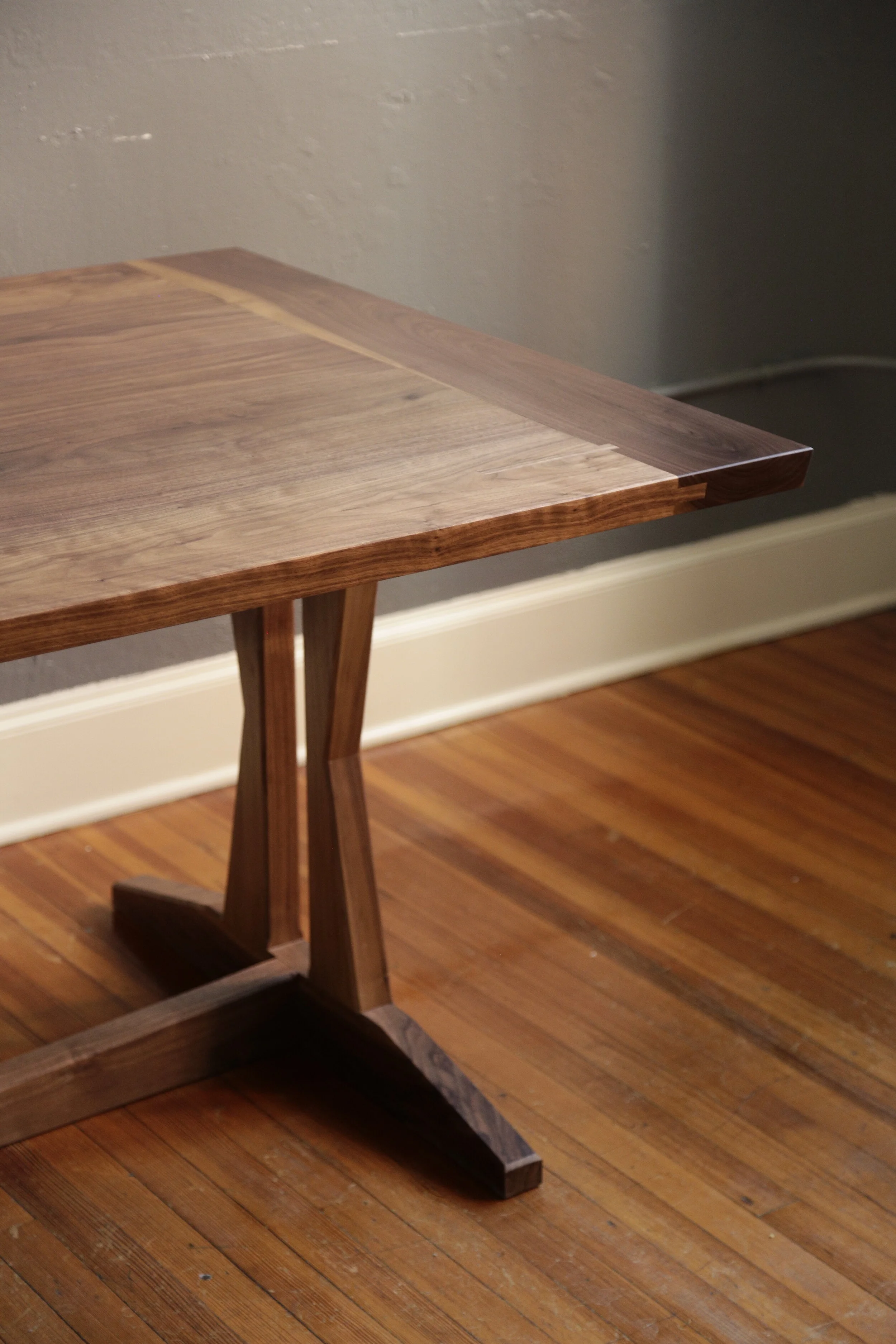 The New Walnut Table 