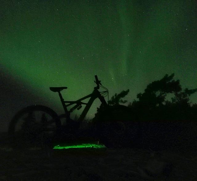 There's nothing quite like a ride under the Aurora! The Turbo Kenevo
#turbokenevo #enduro #cometomyyukon #iamspecialized #exploreyukon #rideyukon #ridewhitehorse #aurora #auroraborealis