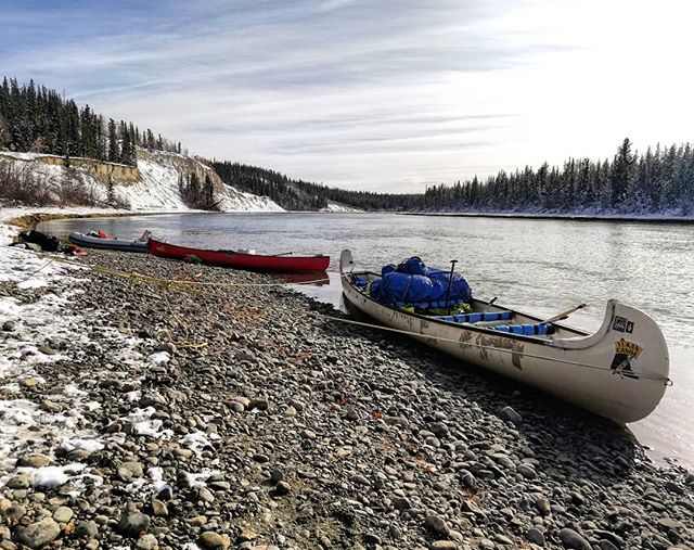 The Yukon River is a beautiful paddle in the snow!
#voyageur #cometomyyukon #terrariders #exploreyukon #paddleyukon
