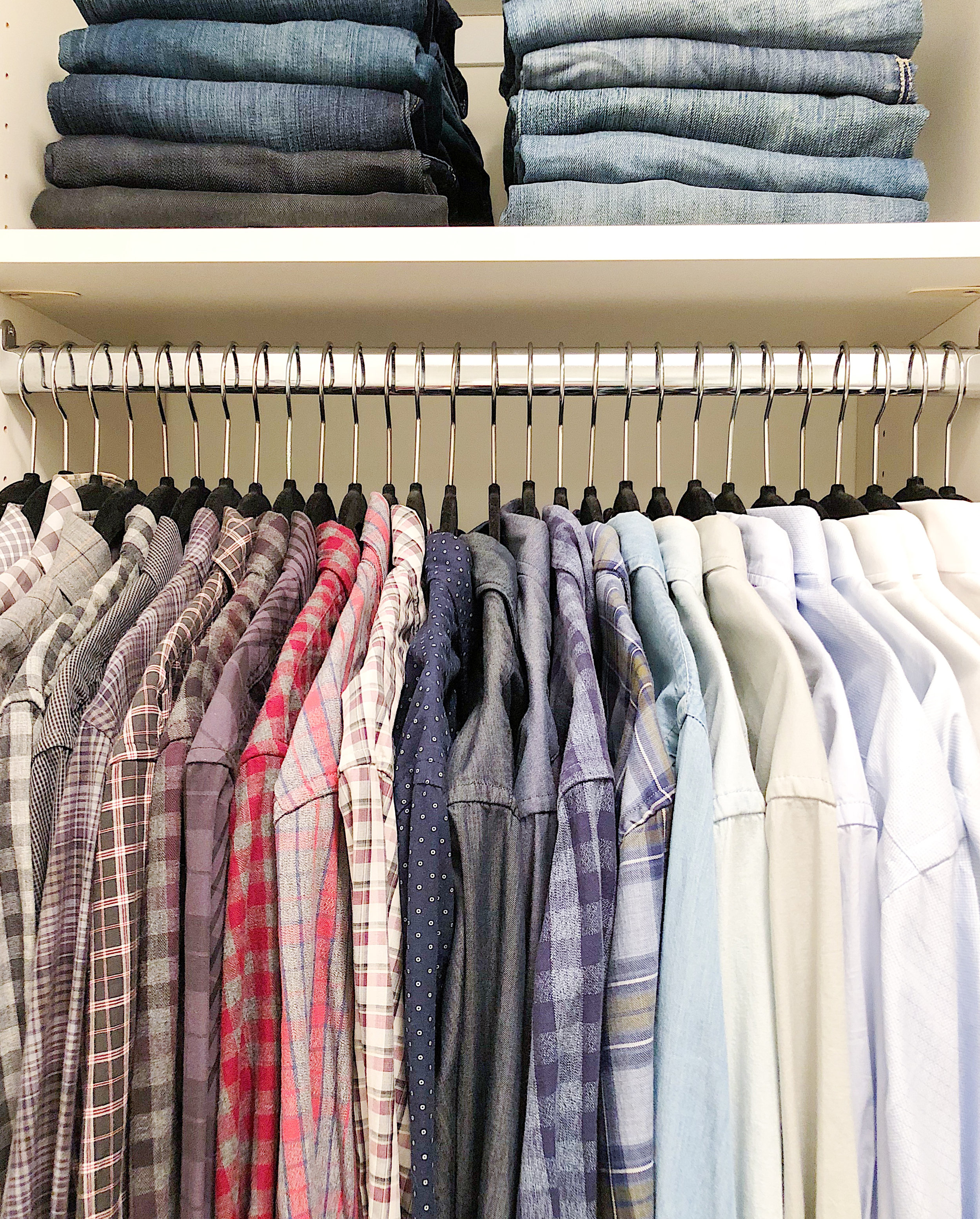 Tip #2: Swapping out all your mismatched hangers. You wouldn’t believe the difference this makes in the look of your closet. You can get these felt hangers in bulk on Amazon, Costco, & Bed Bath & Beyond. I switched to these felt hangers from the plastic ones about 5 years ago and could never go back!