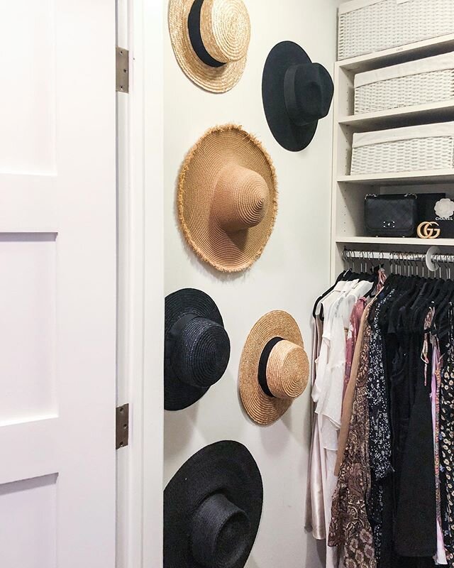 Today&rsquo;s mini project👒 Loving this quick and easy hat wall using wire toggle command hooks #homeorganization #organizechicago
