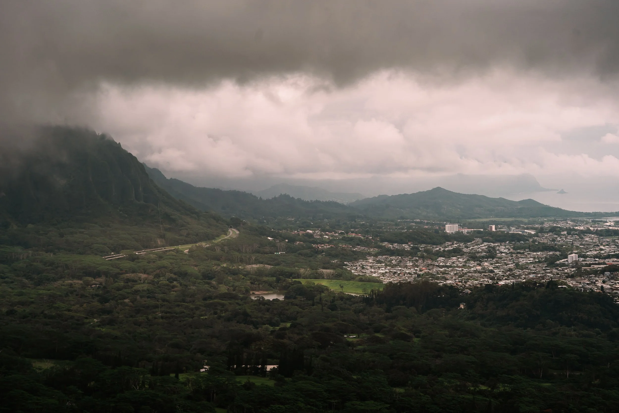 Stunning views of overcast Ko'olau