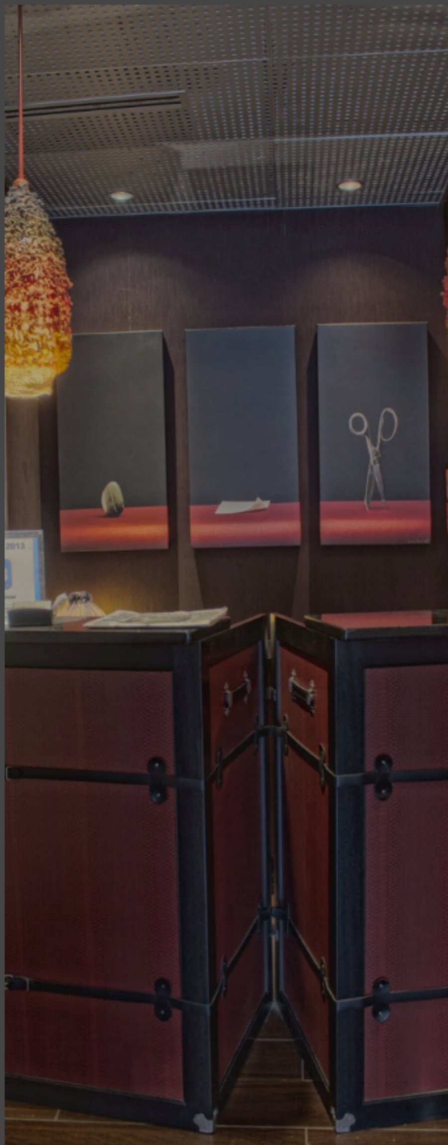 Modern hang-ups with wallcoverings