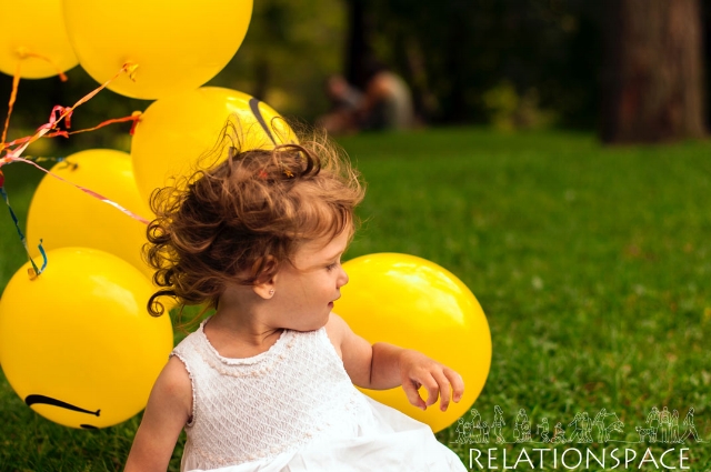 unsplash_girl_balloons_v1.jpg