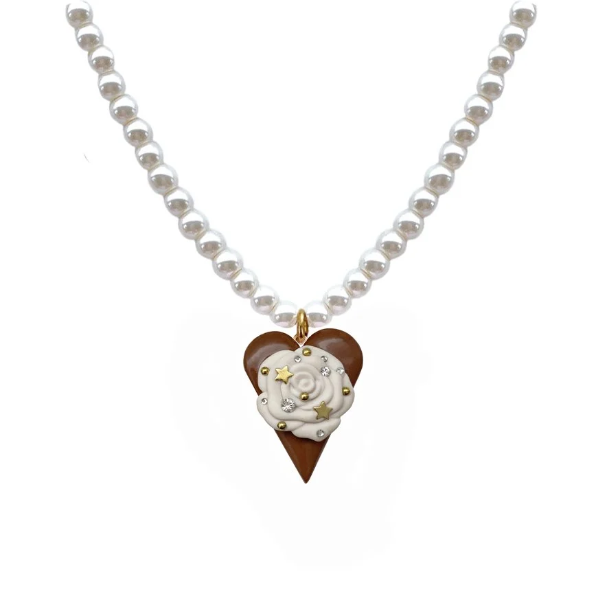 caramel heart with a vanilla rose2.jpg
