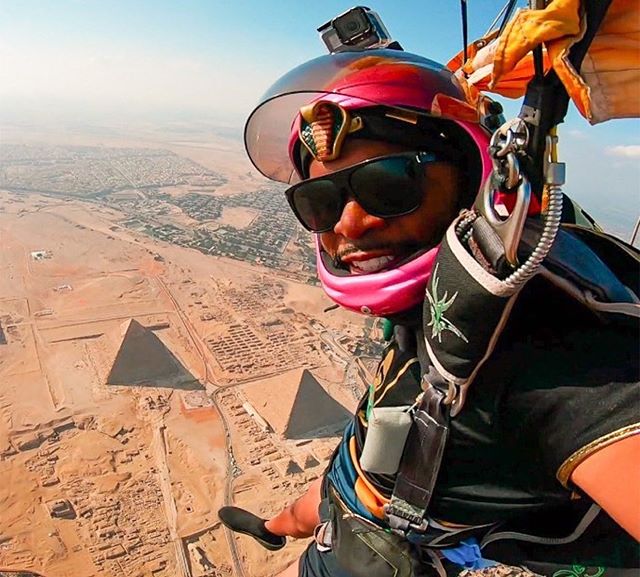 Repost @trippyhendrix_ - Feeling cute. Might skydive over the pyramids of Giza.....idk🤷🏾&zwj;♂️
✊🏾
✊🏾
✊🏾
✊🏾
✊🏾 #travelnoire #passport  #stereotypebreaker #melanin #skydivepyramids #skydiver #blackadventuristas #blackskydiver #trippybetrippin #