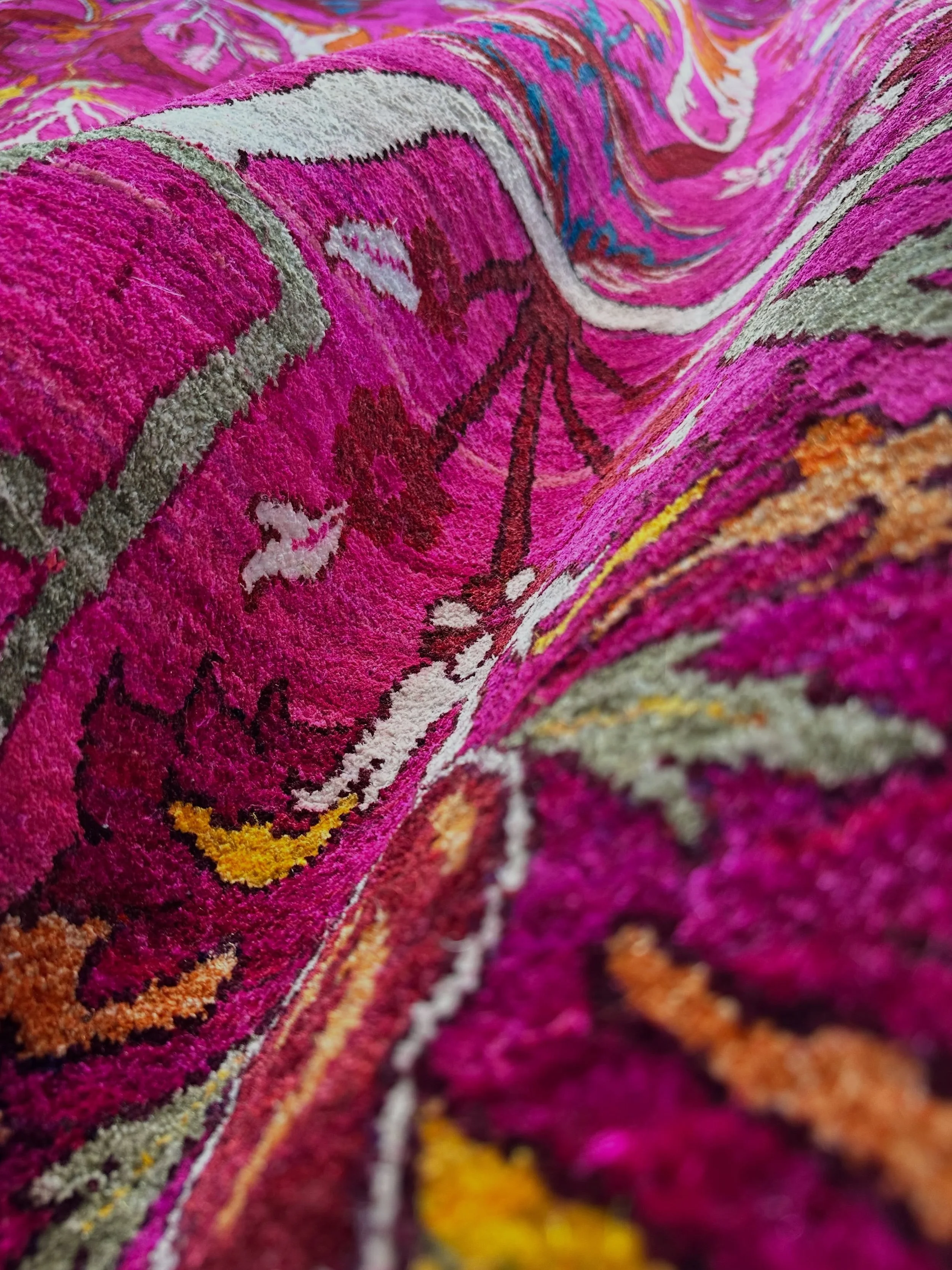 The Moment is Here 

Content: 100% Silk
Size: 9.1x12.3 In Stock