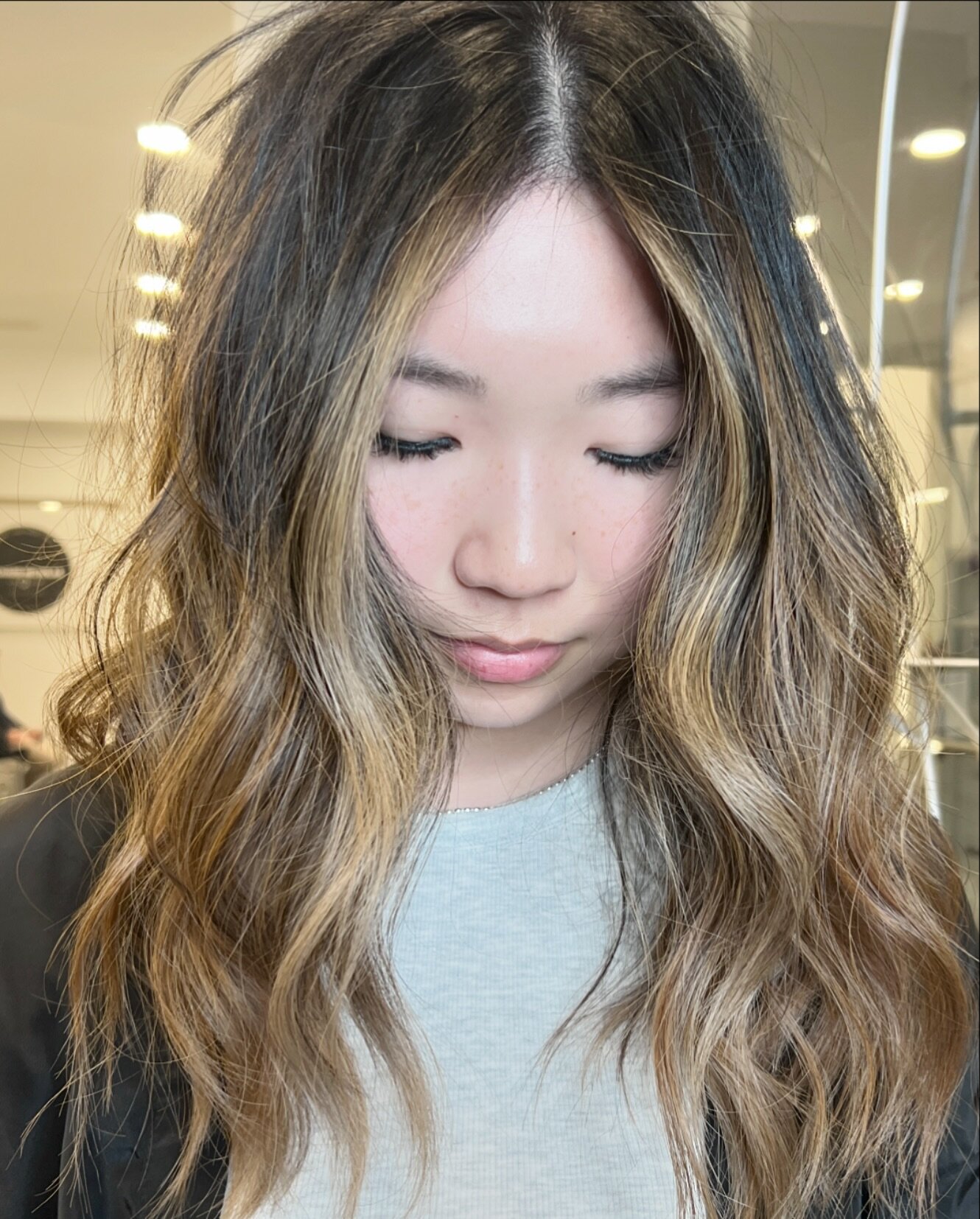 Natural, soft dimension. It&rsquo;s rising in popularity right now and we&rsquo;re here for it. 

Usually characterized by a root smudge or shadow and warmer tones, it enhances the natural color instead of competing with it. Color by @kelseyrereshair