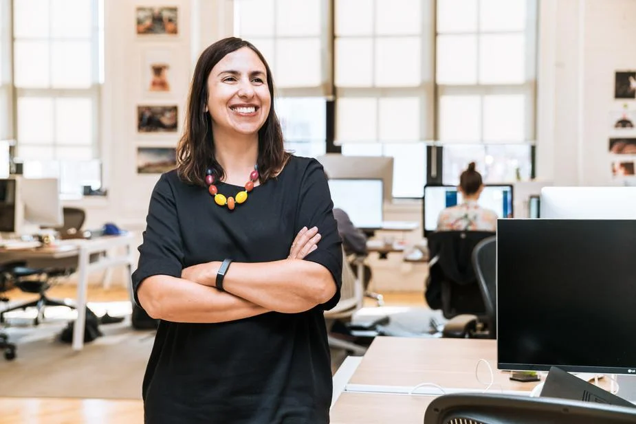 smiling-businesswoman-in-office_925x.jpg