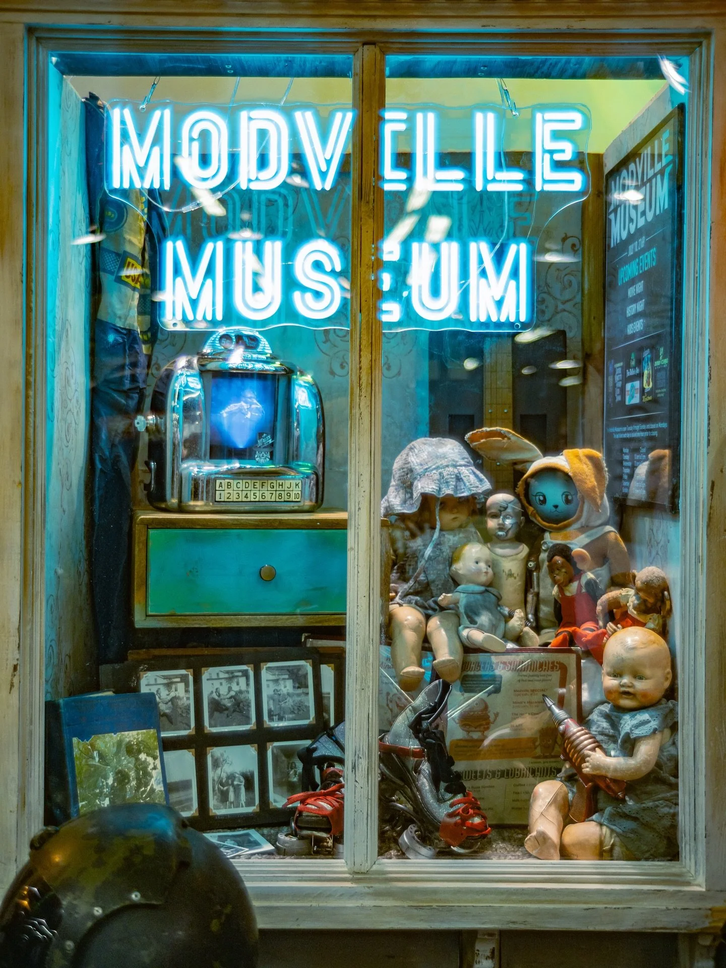 Some fun and unusual screen animations for the @mechanicalcaketv team&rsquo;s @wondercon booth