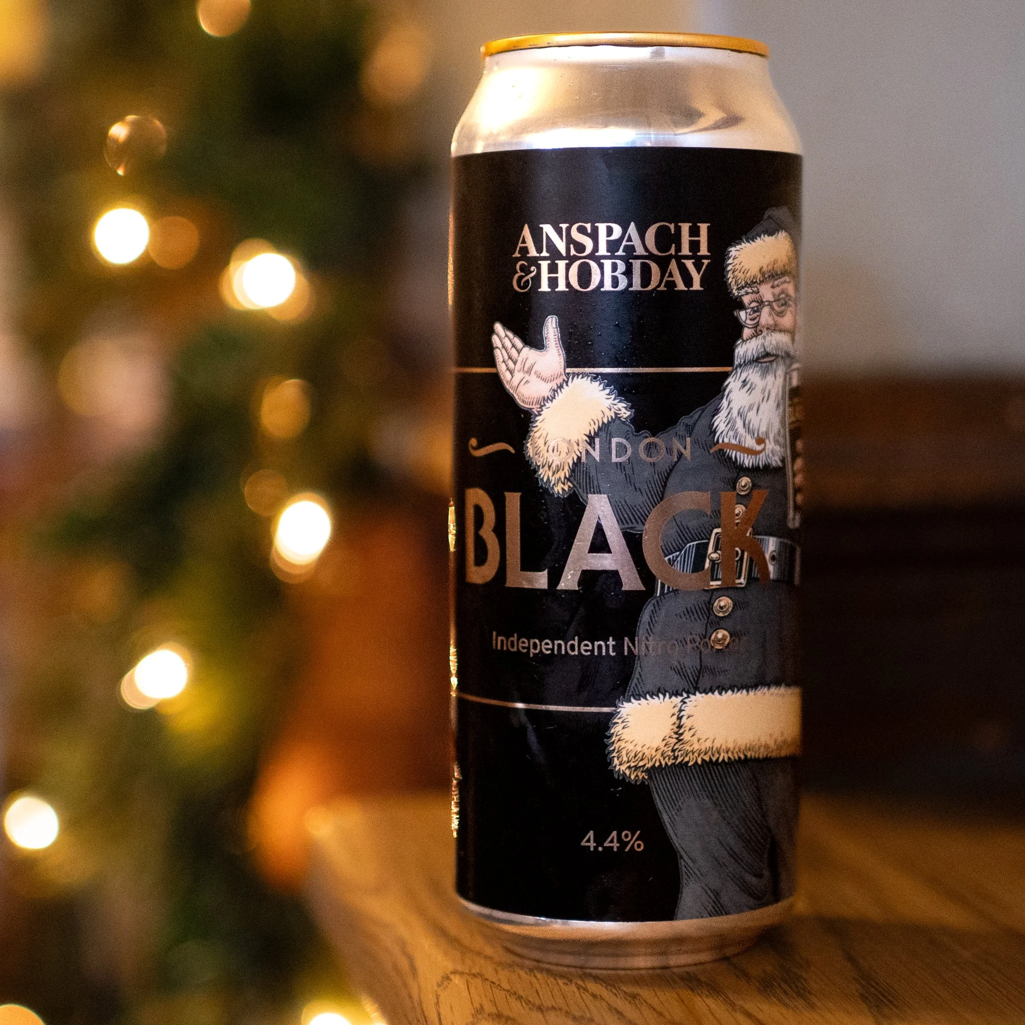Christmas London Black Can-4.jpg