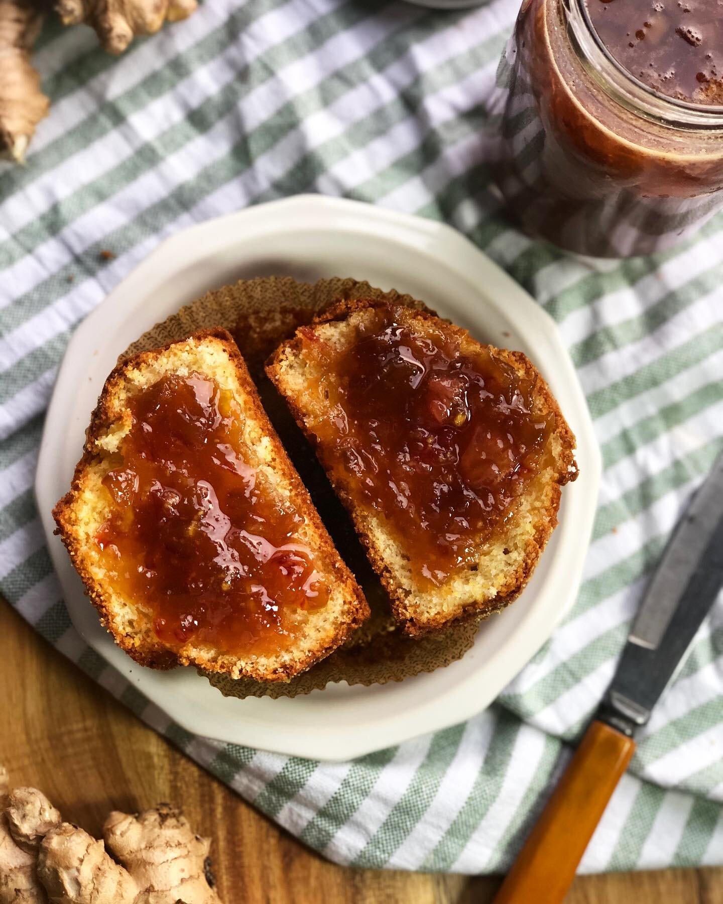 Newsflash: rhubarb season lasts through October! 🚨 (not June !!) 🚨
Make the most of rhuby&rsquo;s long season with my Ginger and Rhubarb Jam! It&rsquo;s on the blog now, plus sustainability tips, natch 💁🏼&zwj;♀️🌱
.
.
.
#sustainedkitchen #recipe 