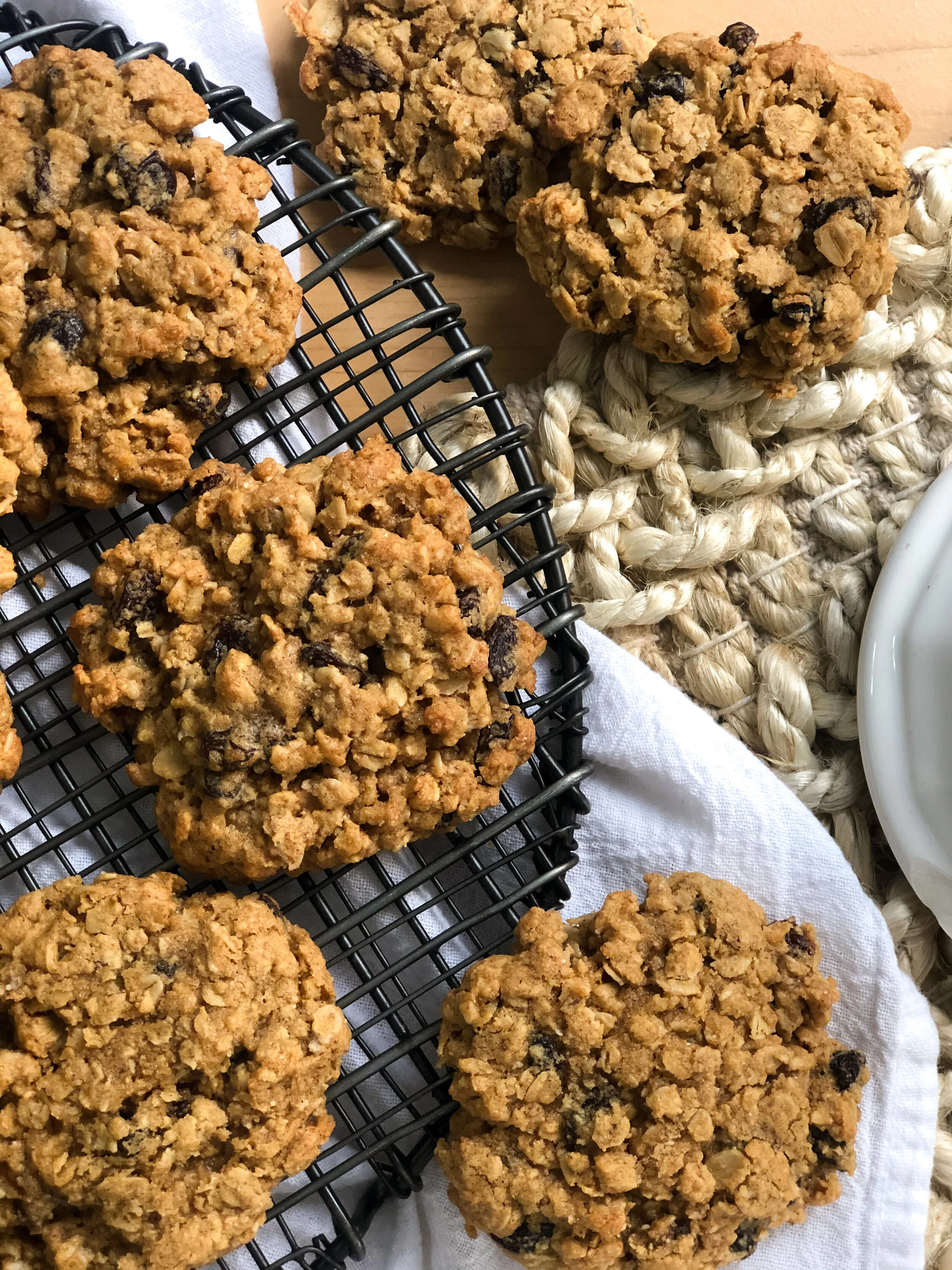 Chewy Oatmeal Raisin Cookies 