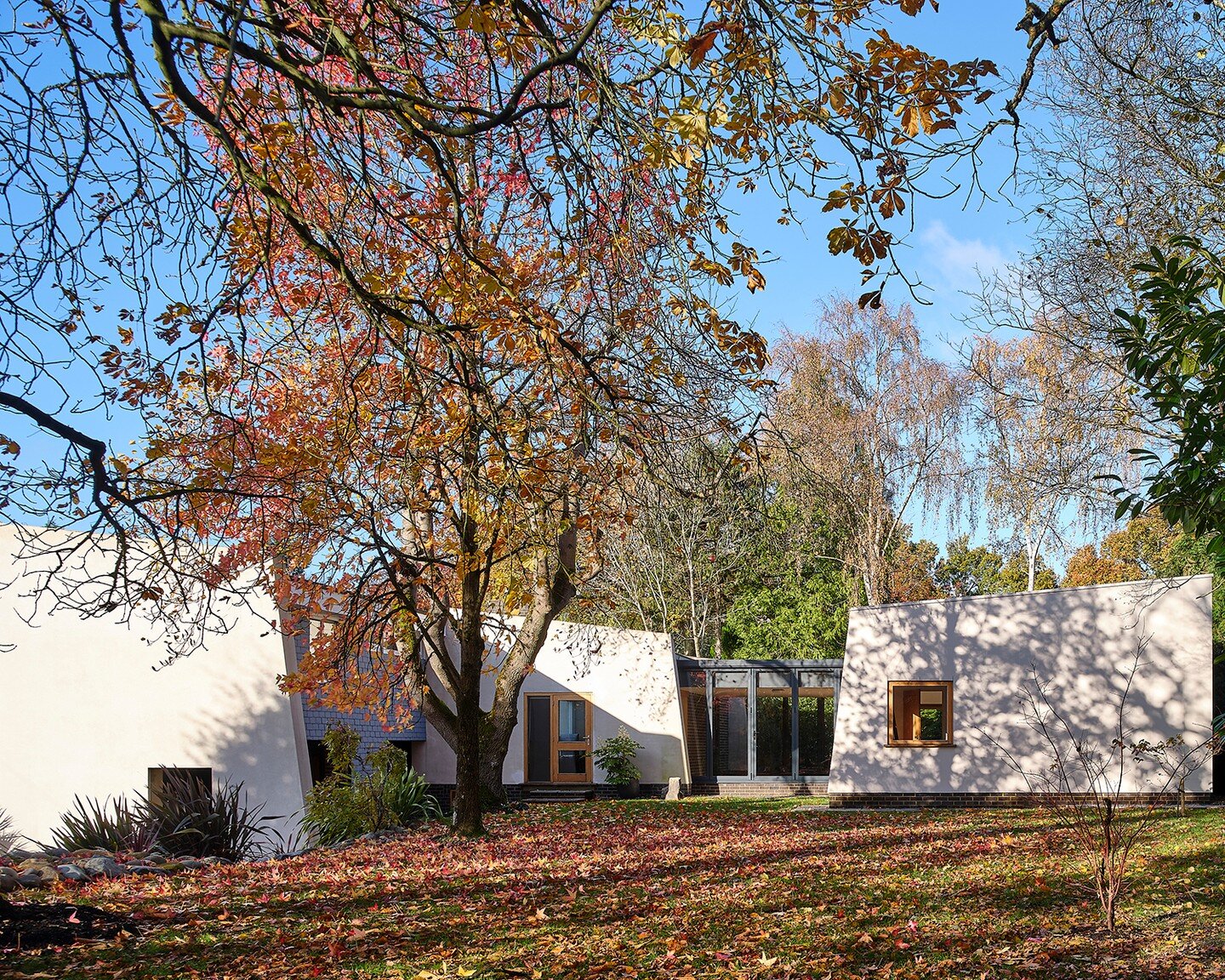 Our proposals extended this house in Surrey, by architect George Buzuk (1968), to form a multi-generational family home, with the works completed in 2020.

Working with the building&rsquo;s distinctive geometries, our brief was to find a way to exten