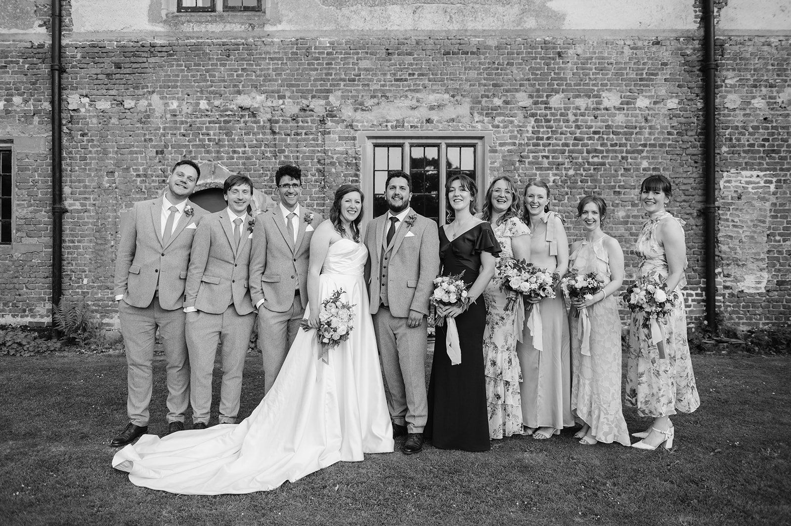 550 Holme Pierrepoint Nottingham wedding photographer-BW.jpg