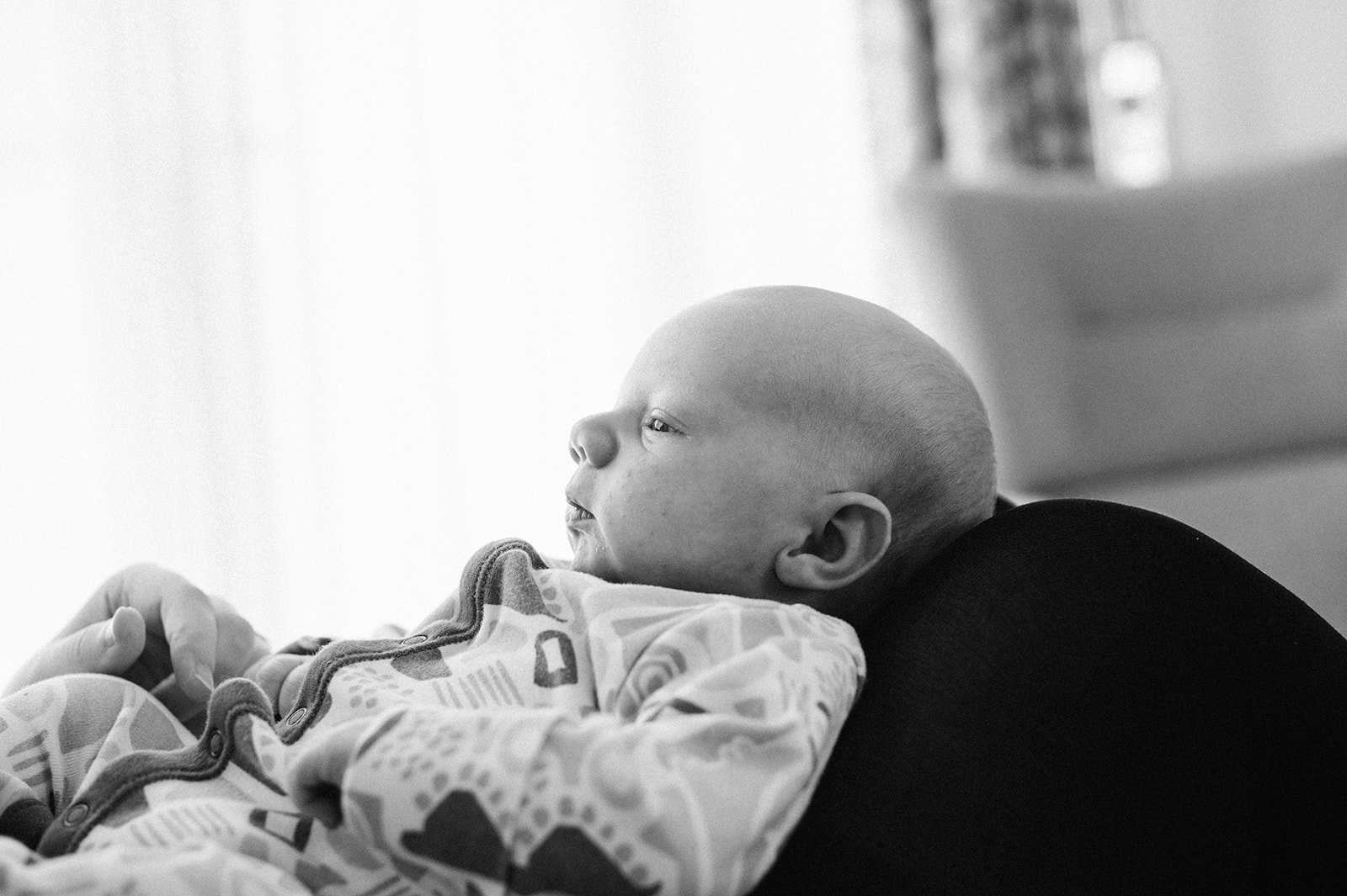 012baby relaxed family photos at home coventry-BW.jpg