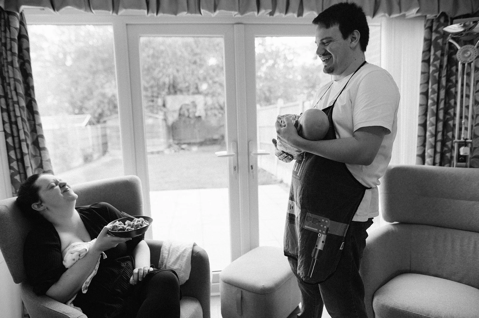 036baby relaxed family photos at home coventry-BW.jpg