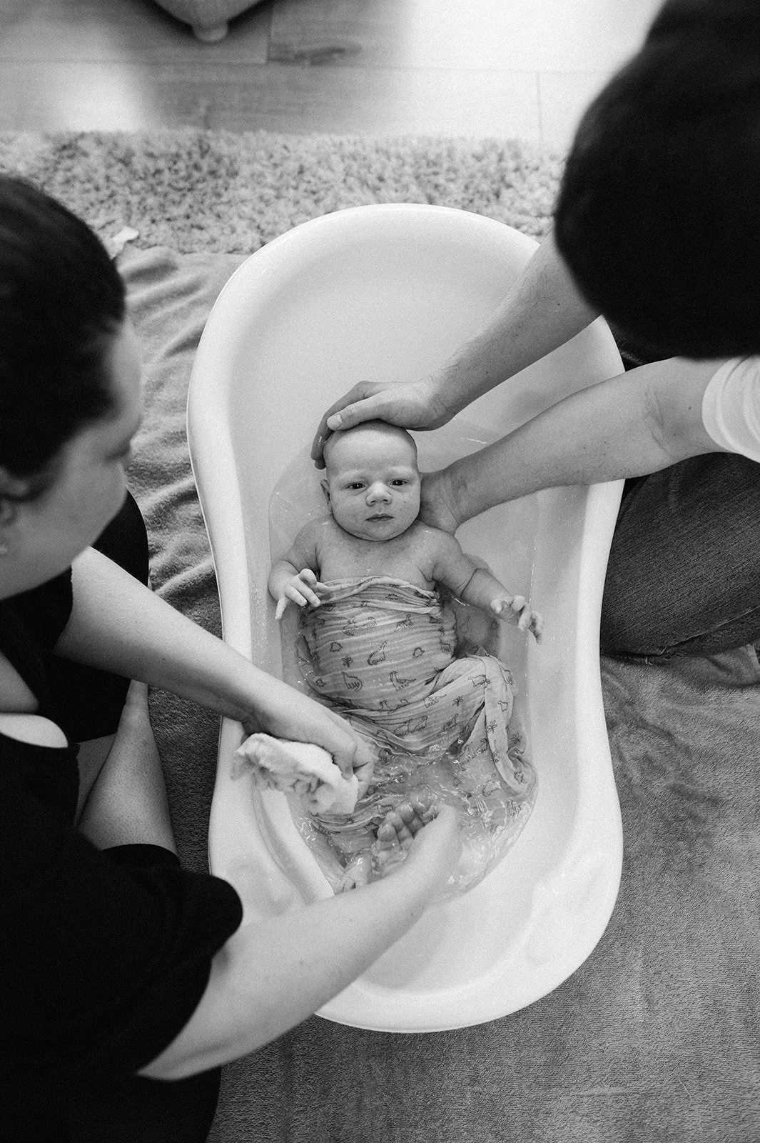 049baby relaxed family photos at home coventry-BW.jpg
