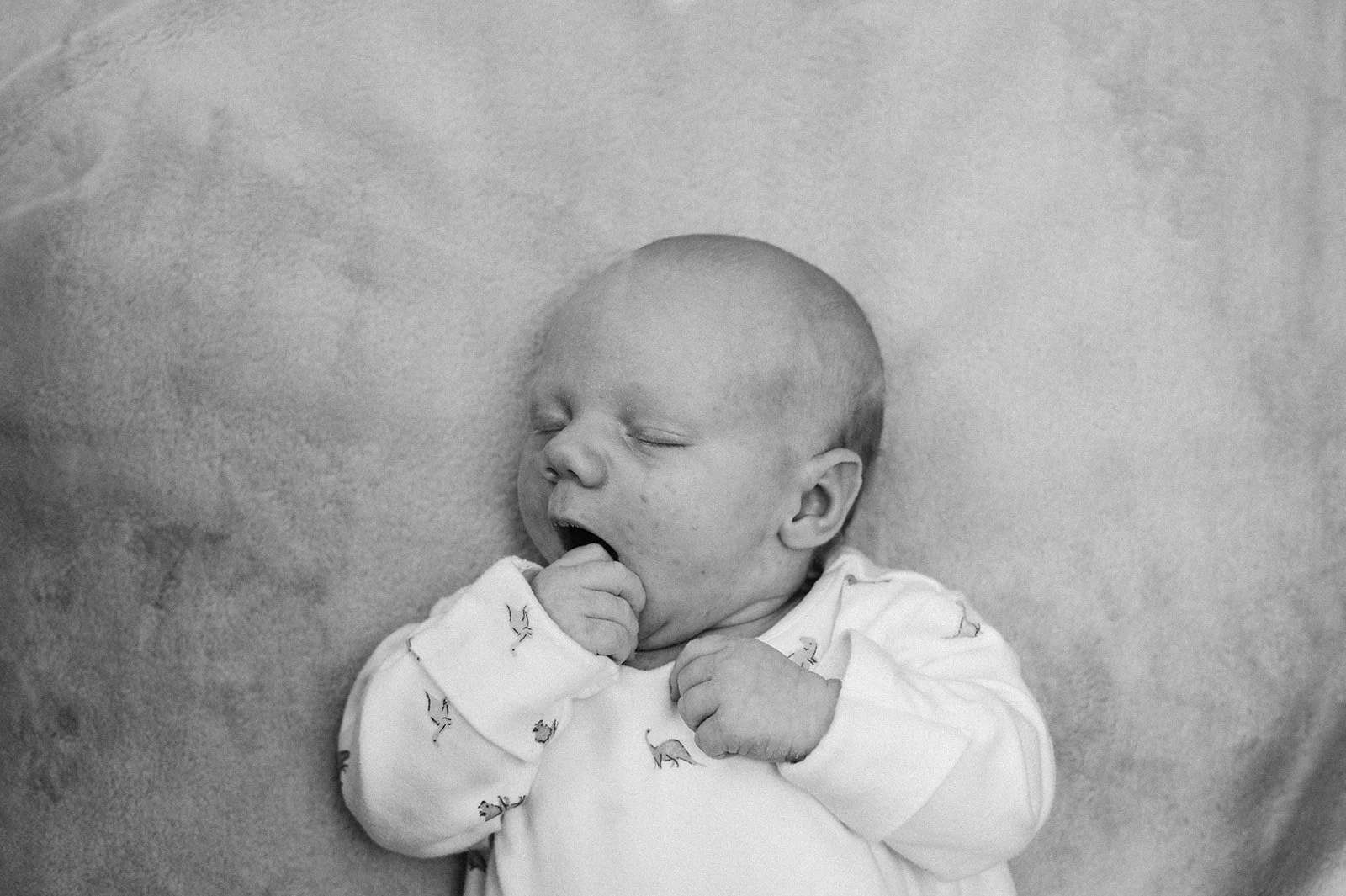 080baby relaxed family photos at home coventry-BW.jpg