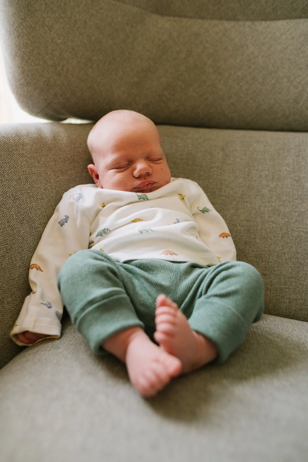099 baby relaxed family photos at home coventry-2.jpg