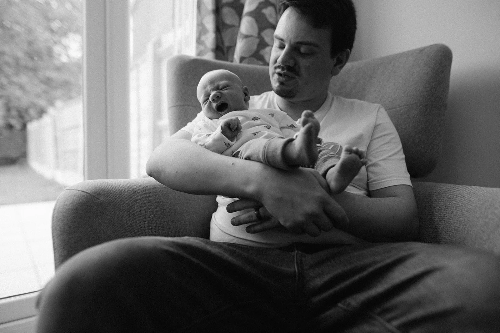 108baby relaxed family photos at home coventry-BW.jpg