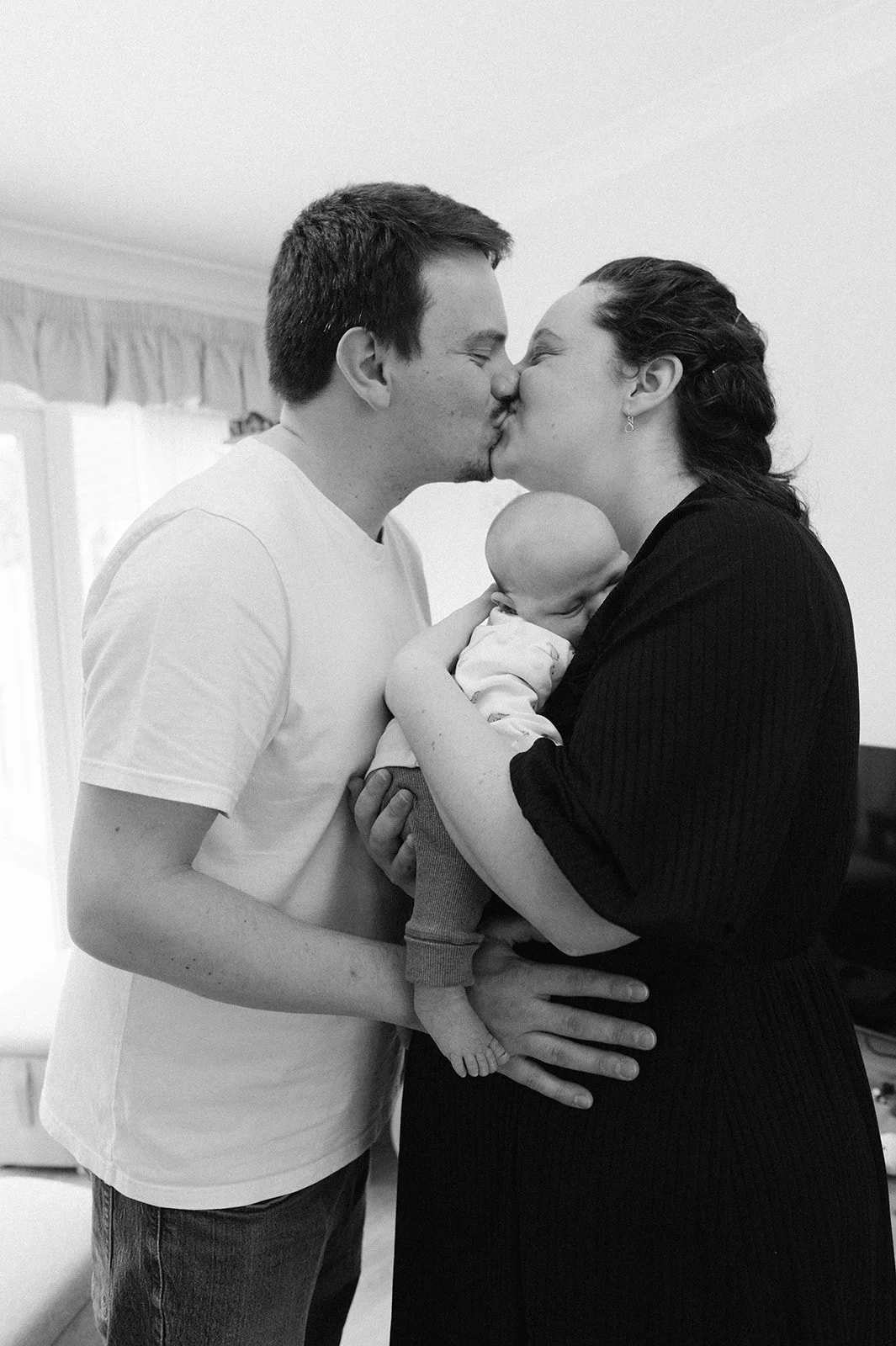 123baby relaxed family photos at home coventry-BW.jpg