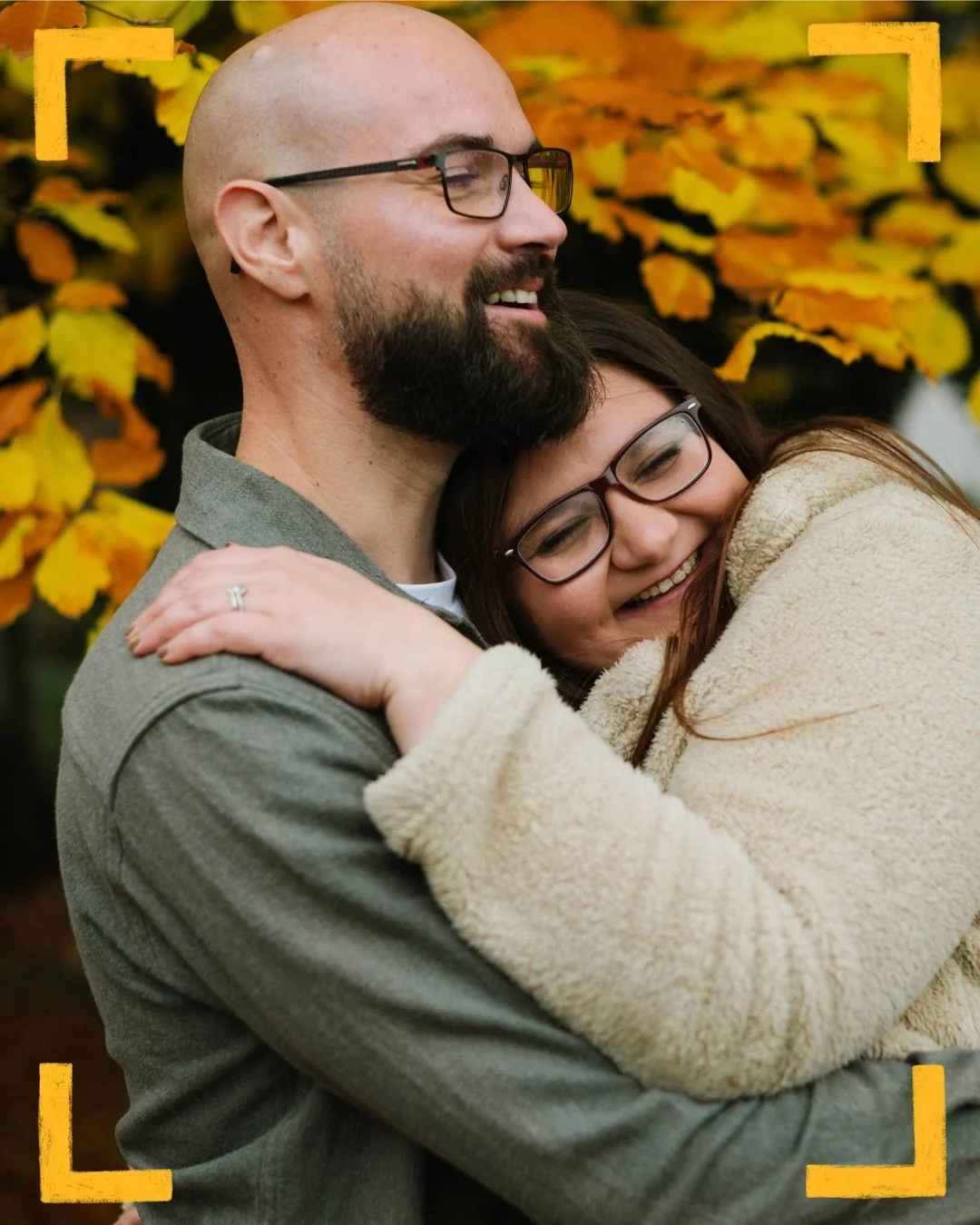 These two had a Halloween wedding last year and decided to go back to their venue (@hogarthsstonemanor ) for their first anniversary. Malc went along to take some pictures and I got to edit this joyful session. 

We weren&rsquo;t sure what to think w